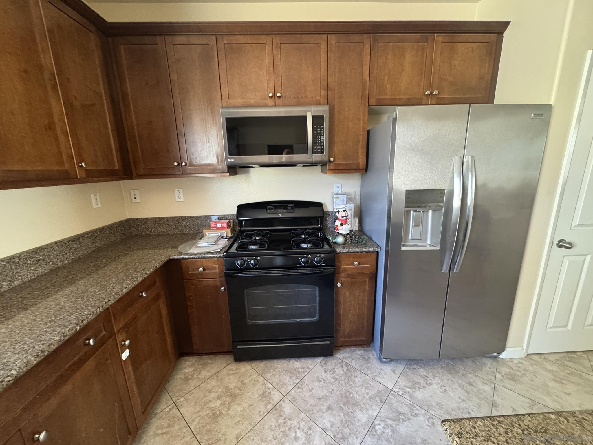 Detail Gallery Image 5 of 46 For 1206  Calabria St, Santee,  CA 92071 - 3 Beds | 3/1 Baths