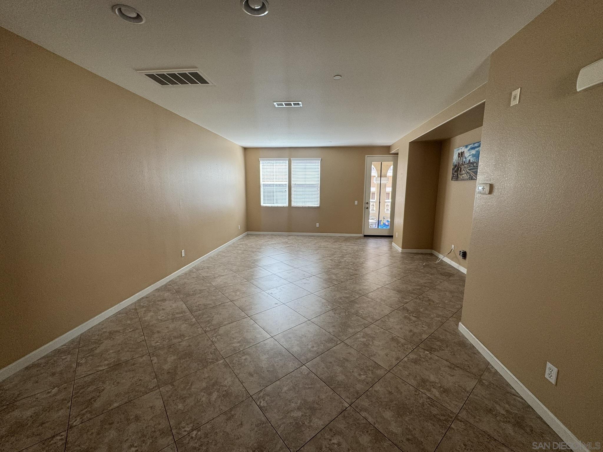 Detail Gallery Image 9 of 46 For 1206  Calabria St, Santee,  CA 92071 - 3 Beds | 3/1 Baths