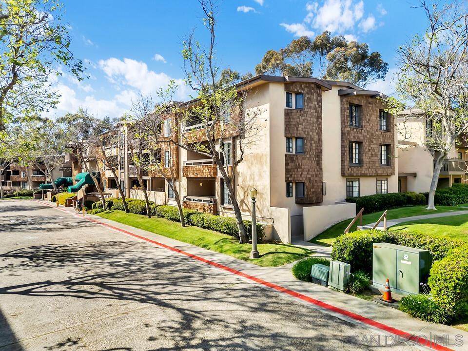 Detail Gallery Image 2 of 37 For 8870  Villa La Jolla Dr  #205,  La Jolla,  CA 92037 - 3 Beds | 2 Baths