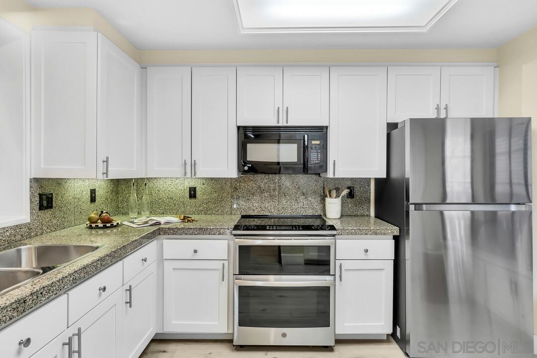 Detail Gallery Image 25 of 37 For 8870  Villa La Jolla Dr  #205,  La Jolla,  CA 92037 - 3 Beds | 2 Baths