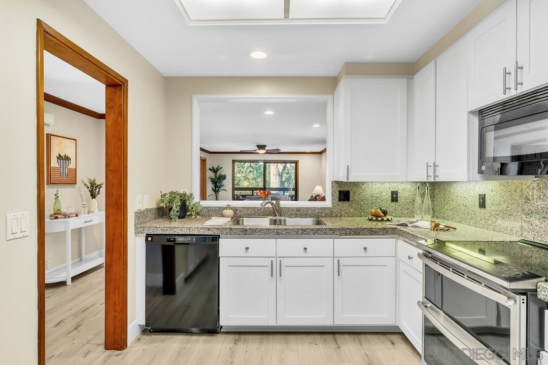 Detail Gallery Image 27 of 37 For 8870  Villa La Jolla Dr  #205,  La Jolla,  CA 92037 - 3 Beds | 2 Baths