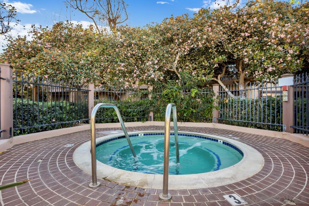 Detail Gallery Image 31 of 37 For 8870  Villa La Jolla Dr  #205,  La Jolla,  CA 92037 - 3 Beds | 2 Baths