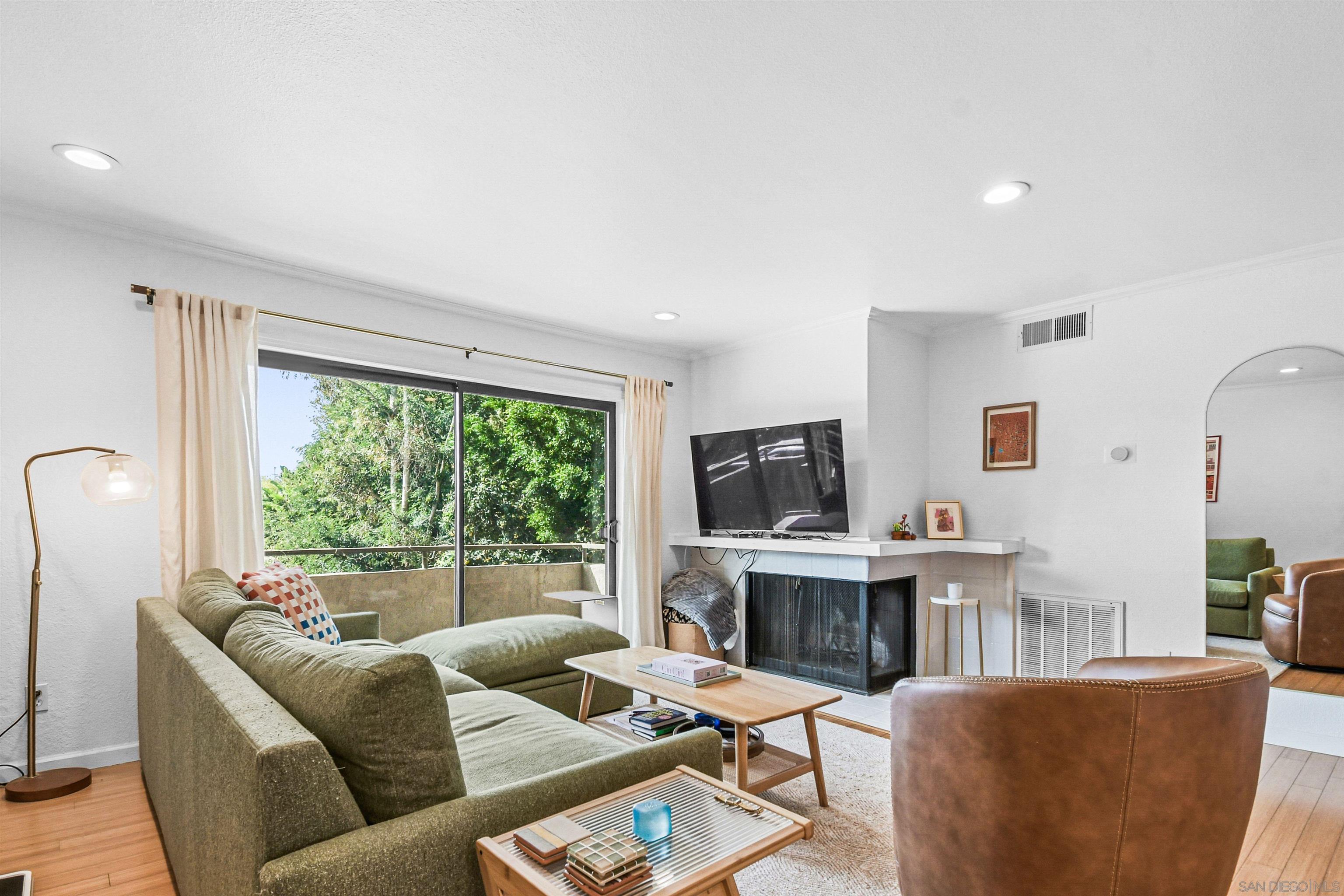 Detail Gallery Image 6 of 28 For 3940  Dove Street  #101,  San Diego,  CA 92103 - 2 Beds | 2 Baths