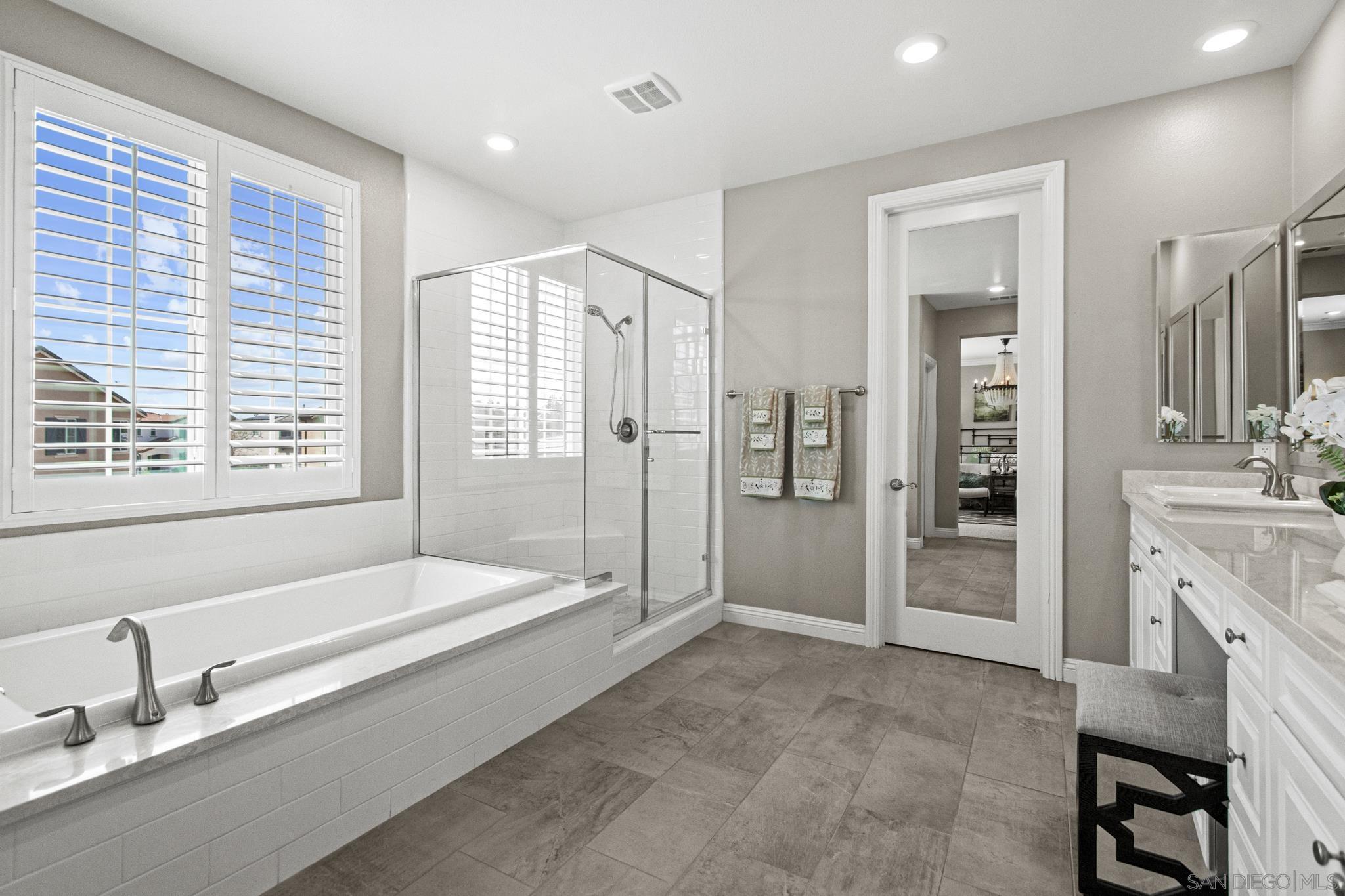 Detail Gallery Image 13 of 26 For 2031  Wagon Wheel Ct, Escondido,  CA 92026 - 5 Beds | 4 Baths