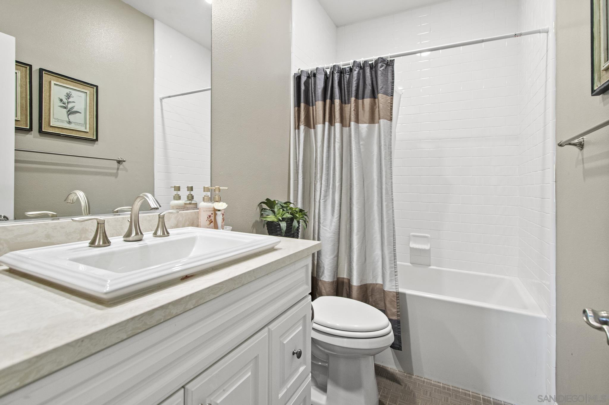 Detail Gallery Image 17 of 26 For 2031  Wagon Wheel Ct, Escondido,  CA 92026 - 5 Beds | 4 Baths