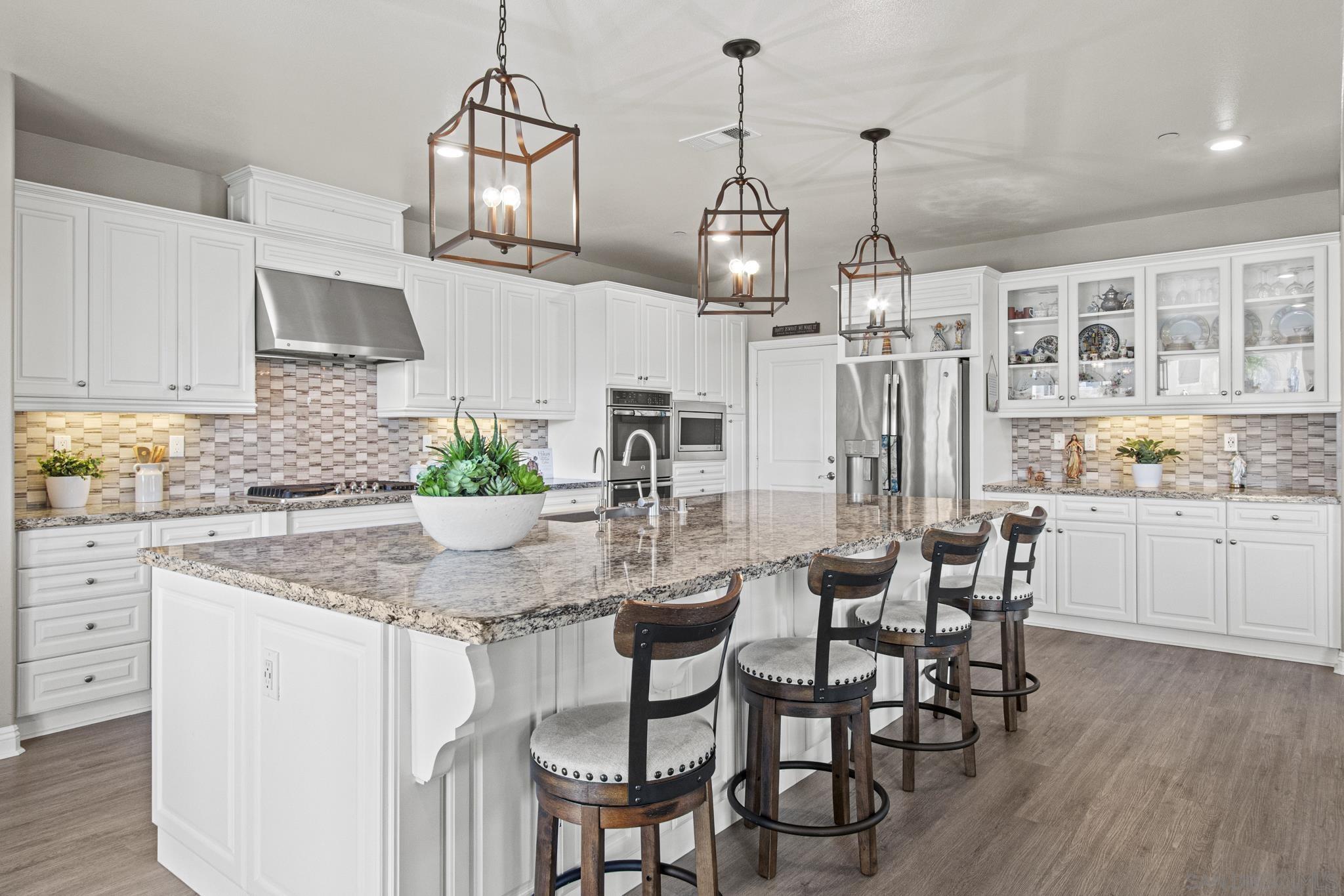 Detail Gallery Image 3 of 26 For 2031  Wagon Wheel Ct, Escondido,  CA 92026 - 5 Beds | 4 Baths