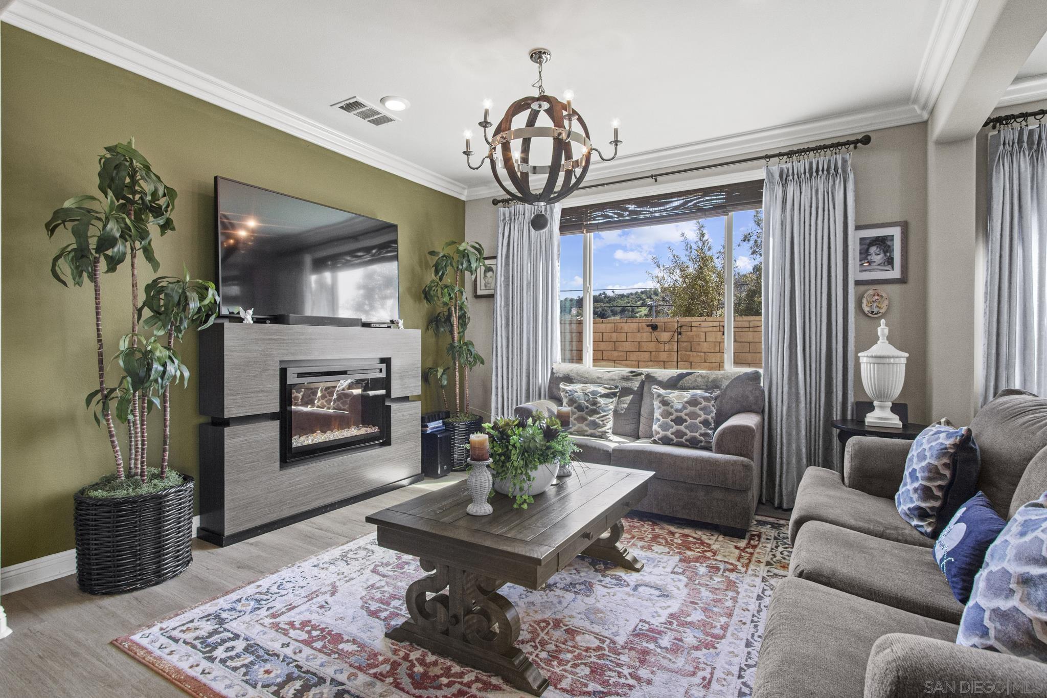 Detail Gallery Image 5 of 26 For 2031  Wagon Wheel Ct, Escondido,  CA 92026 - 5 Beds | 4 Baths