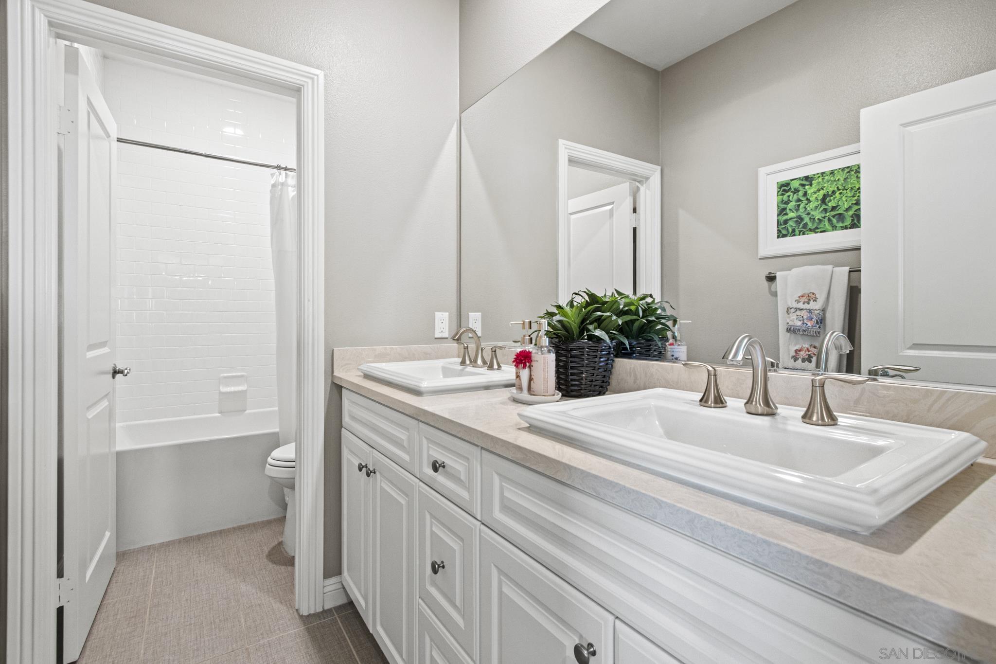 Detail Gallery Image 10 of 26 For 2031  Wagon Wheel Ct, Escondido,  CA 92026 - 5 Beds | 4 Baths