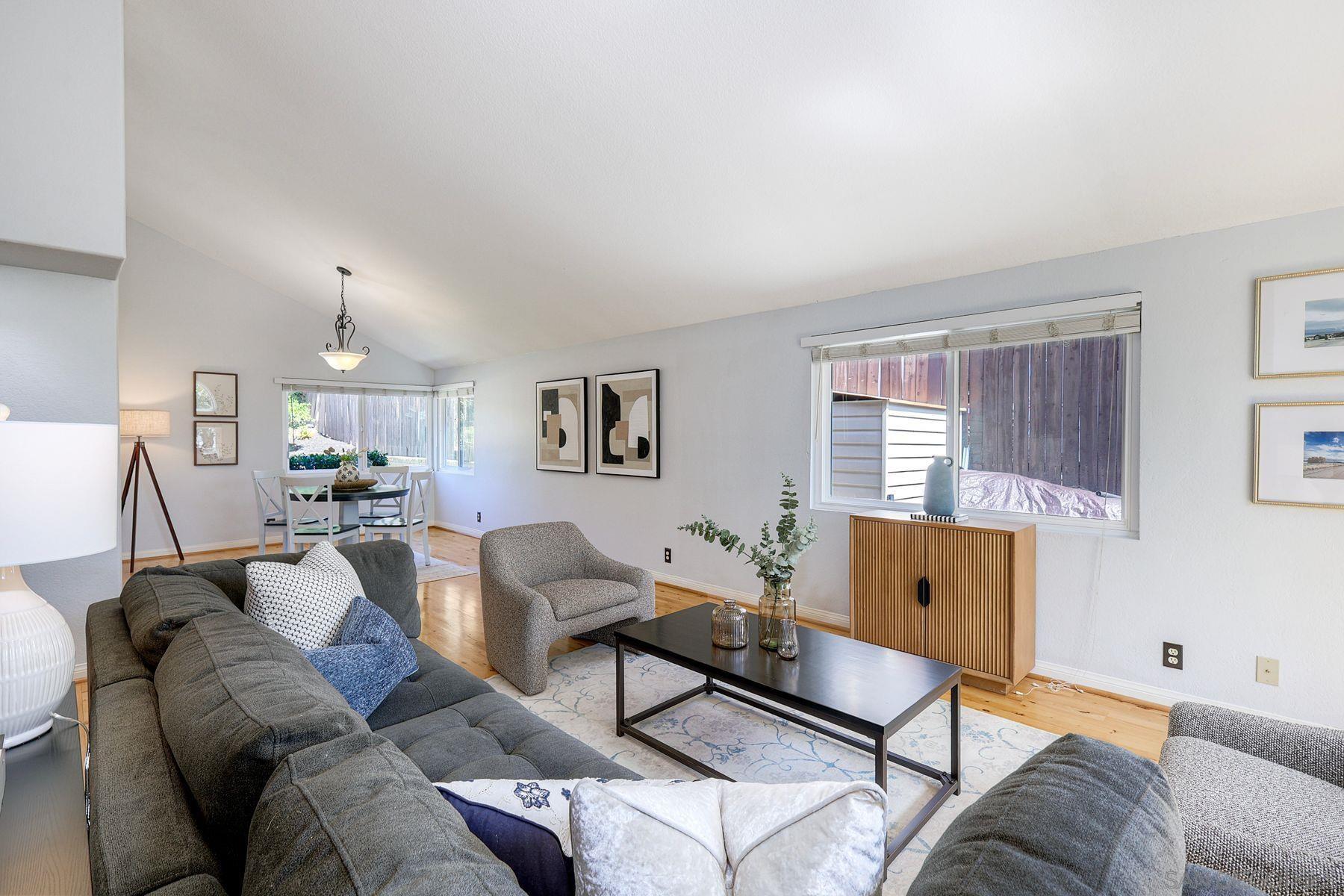 Detail Gallery Image 4 of 40 For 13976  Country Creek Rd, Poway,  CA 92064 - 4 Beds | 3/1 Baths