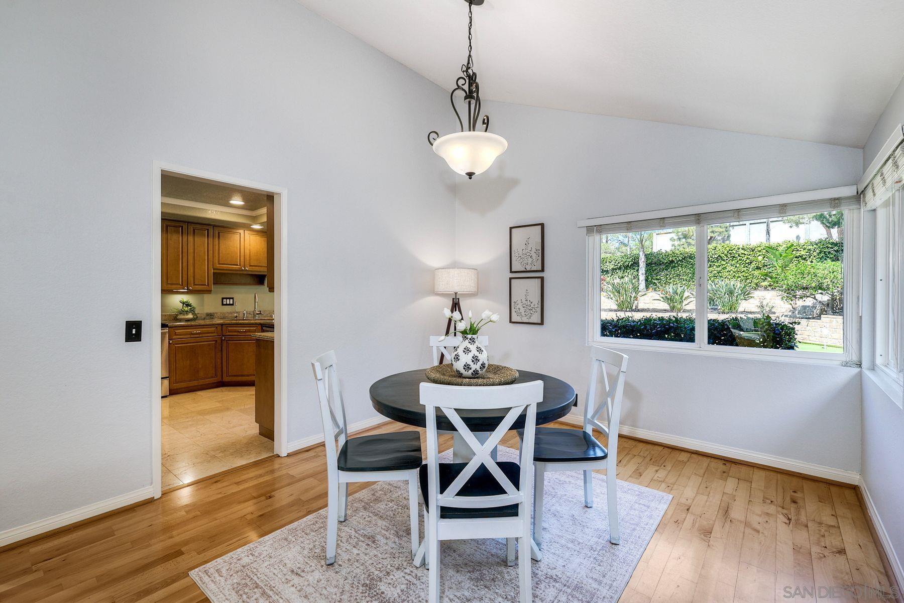 Detail Gallery Image 6 of 40 For 13976  Country Creek Rd, Poway,  CA 92064 - 4 Beds | 3/1 Baths