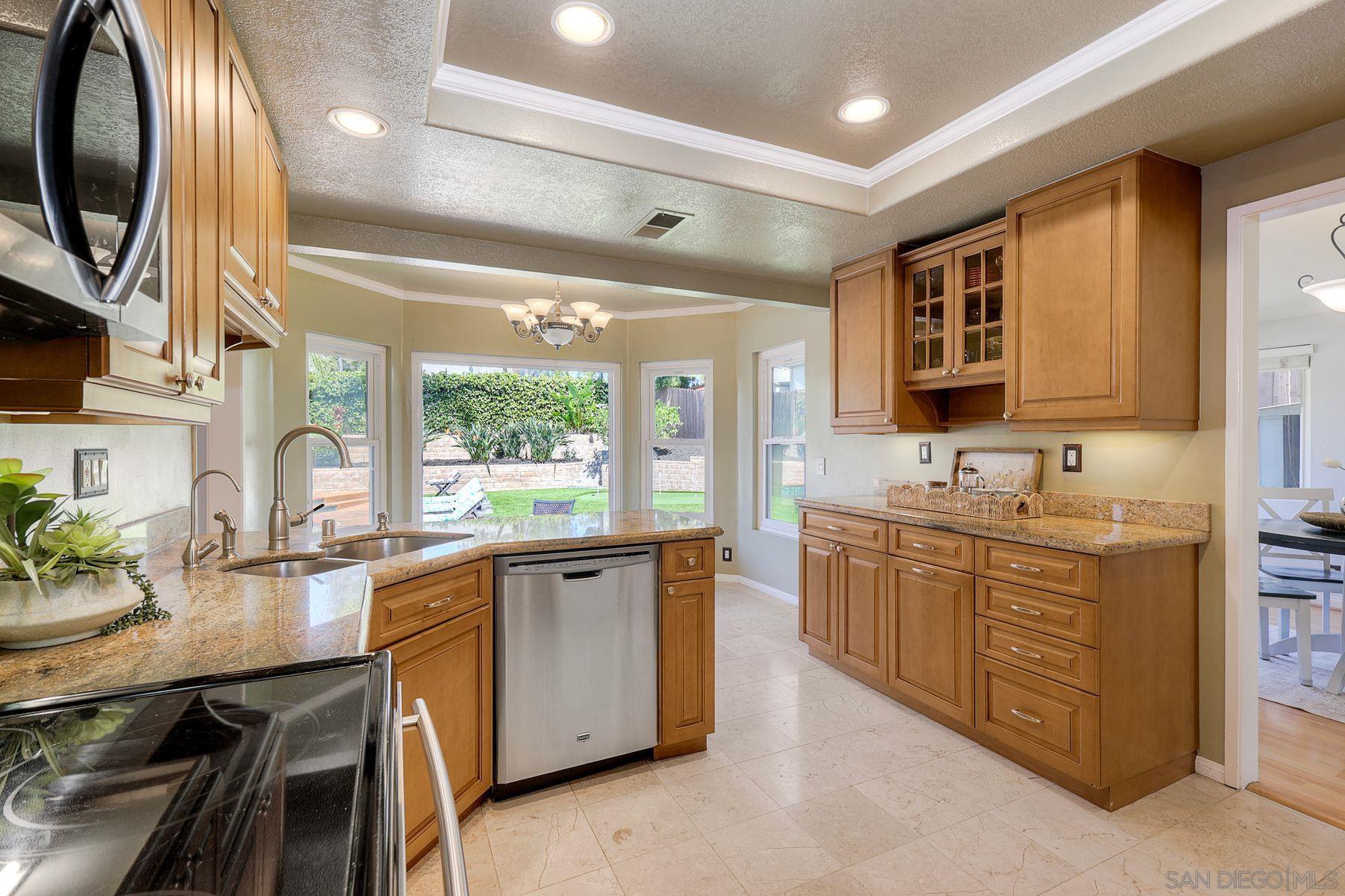 Detail Gallery Image 8 of 40 For 13976  Country Creek Rd, Poway,  CA 92064 - 4 Beds | 3/1 Baths