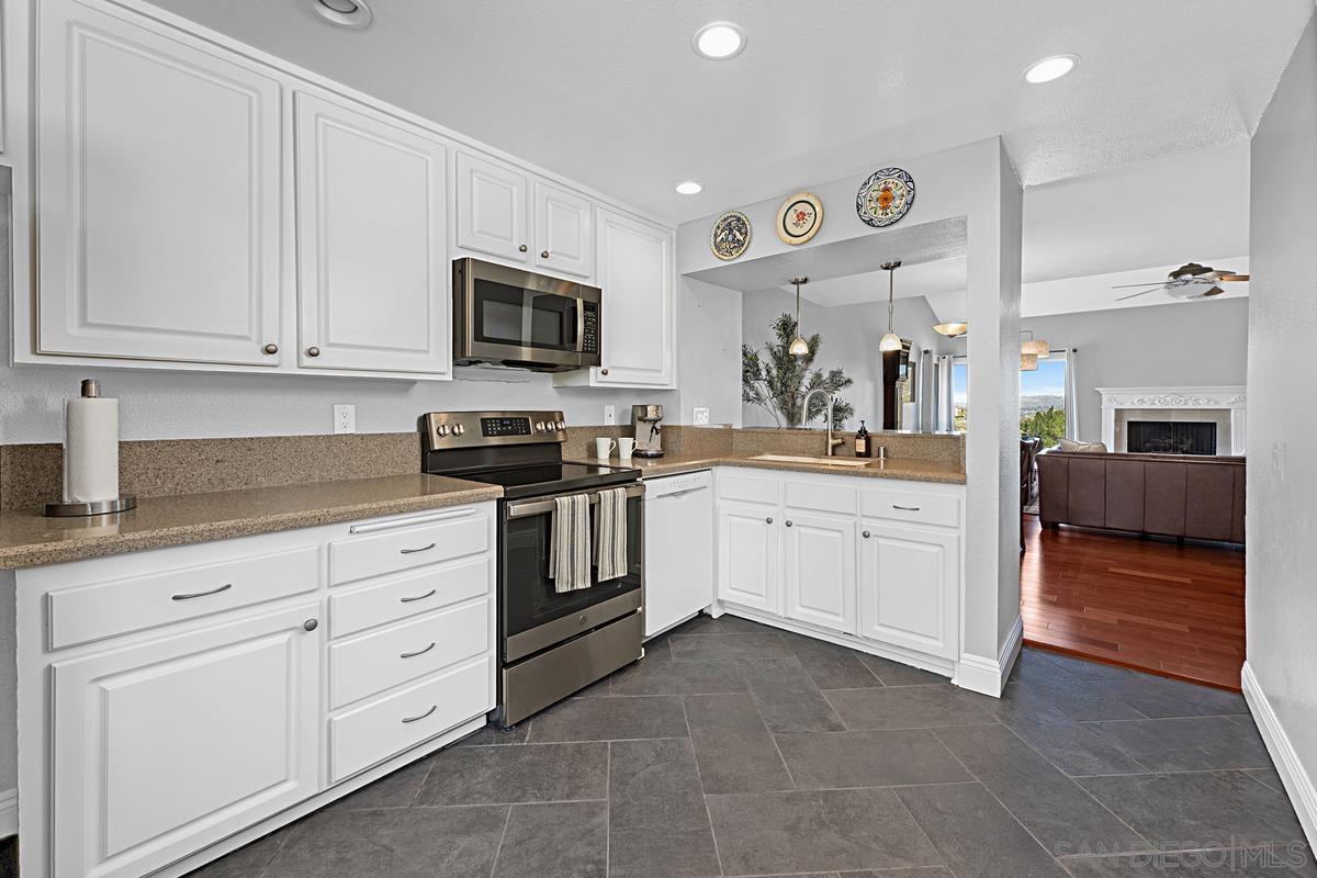 Detail Gallery Image 4 of 15 For 17780  Villamoura Dr., Poway,  CA 92064 - 3 Beds | 2 Baths