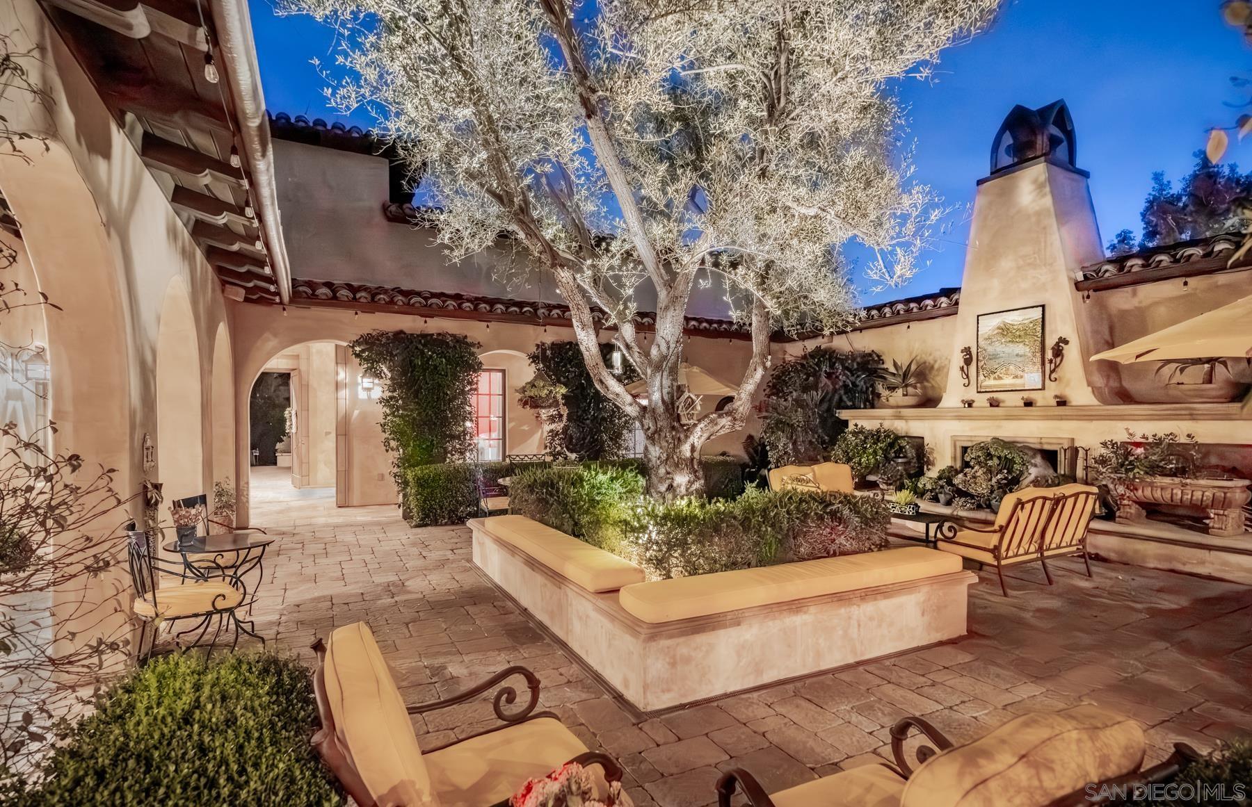 Detail Gallery Image 2 of 39 For 18669  via Catania, Rancho Santa Fe,  CA 92091 - 5 Beds | 5/2 Baths