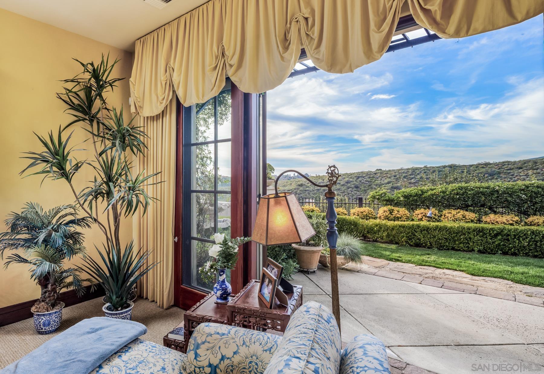 Detail Gallery Image 14 of 39 For 18669  via Catania, Rancho Santa Fe,  CA 92091 - 5 Beds | 5/2 Baths