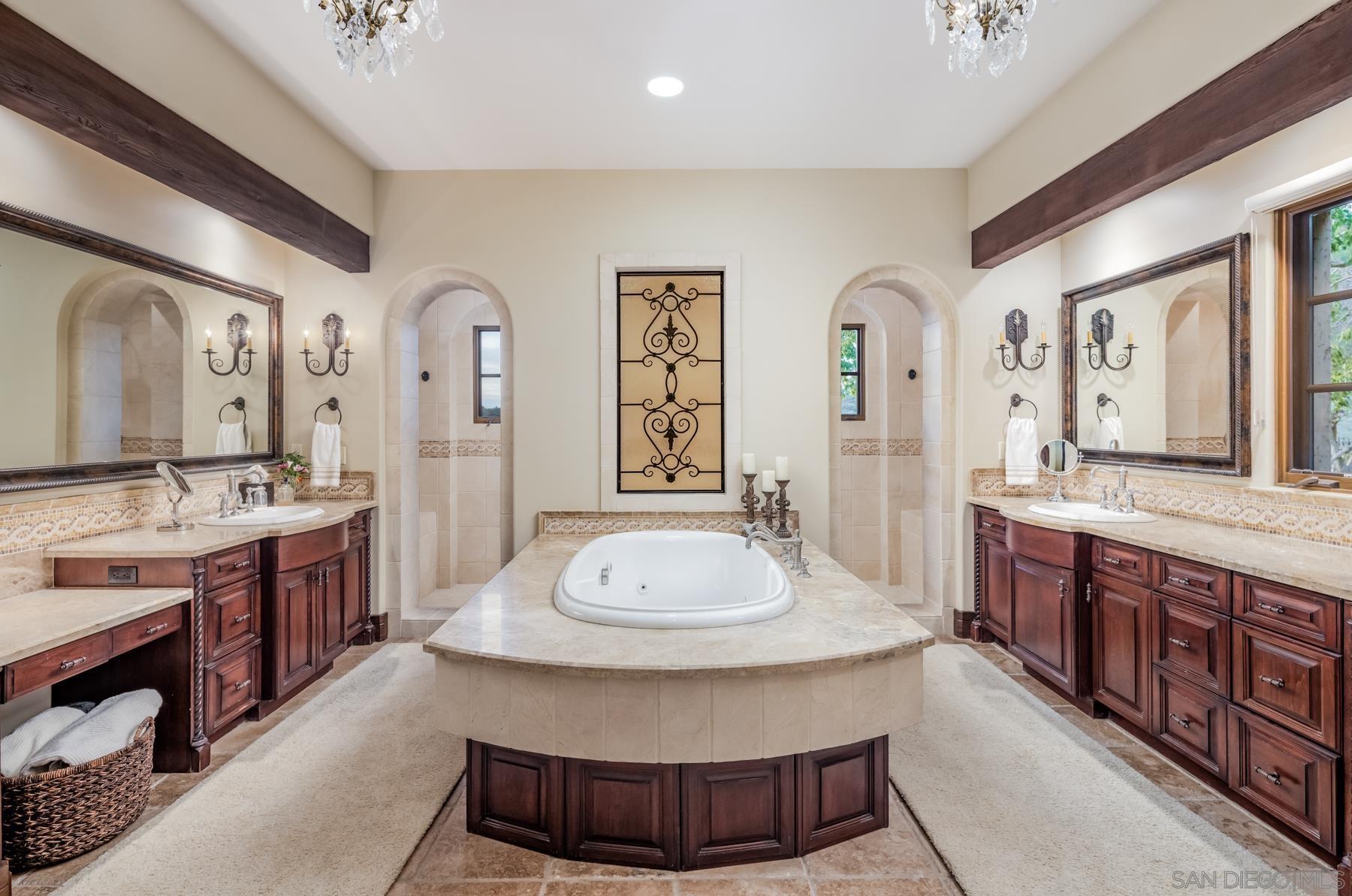 Detail Gallery Image 16 of 39 For 18669  via Catania, Rancho Santa Fe,  CA 92091 - 5 Beds | 5/2 Baths