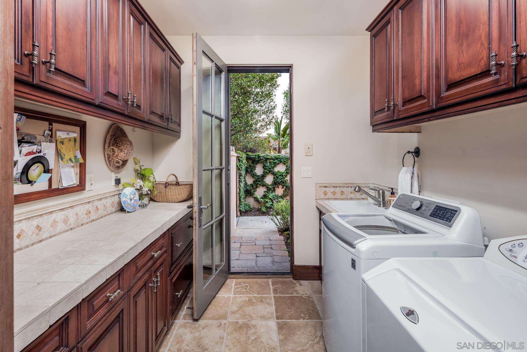 Detail Gallery Image 26 of 39 For 18669  via Catania, Rancho Santa Fe,  CA 92091 - 5 Beds | 5/2 Baths