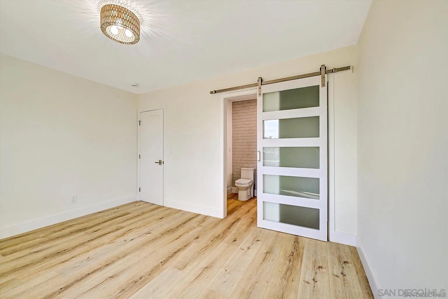 Detail Gallery Image 15 of 33 For 2802  Cowley Way, San Diego,  CA 92110 - 4 Beds | 3 Baths