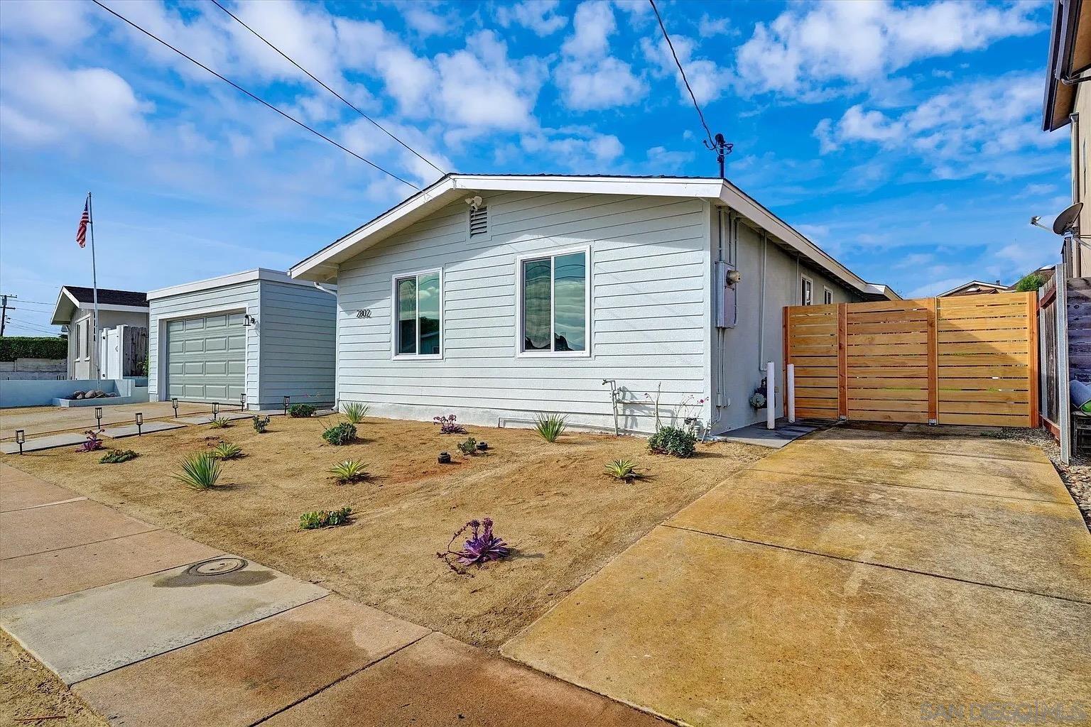 Detail Gallery Image 3 of 33 For 2802  Cowley Way, San Diego,  CA 92110 - 4 Beds | 3 Baths