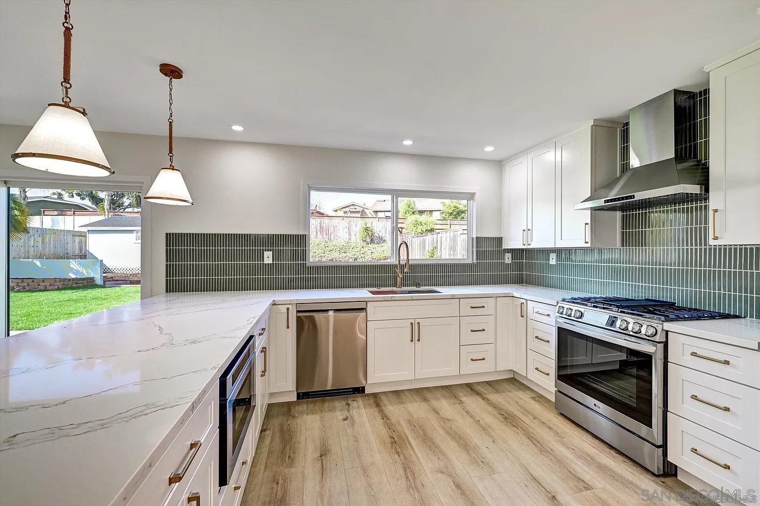 Detail Gallery Image 4 of 33 For 2802  Cowley Way, San Diego,  CA 92110 - 4 Beds | 3 Baths