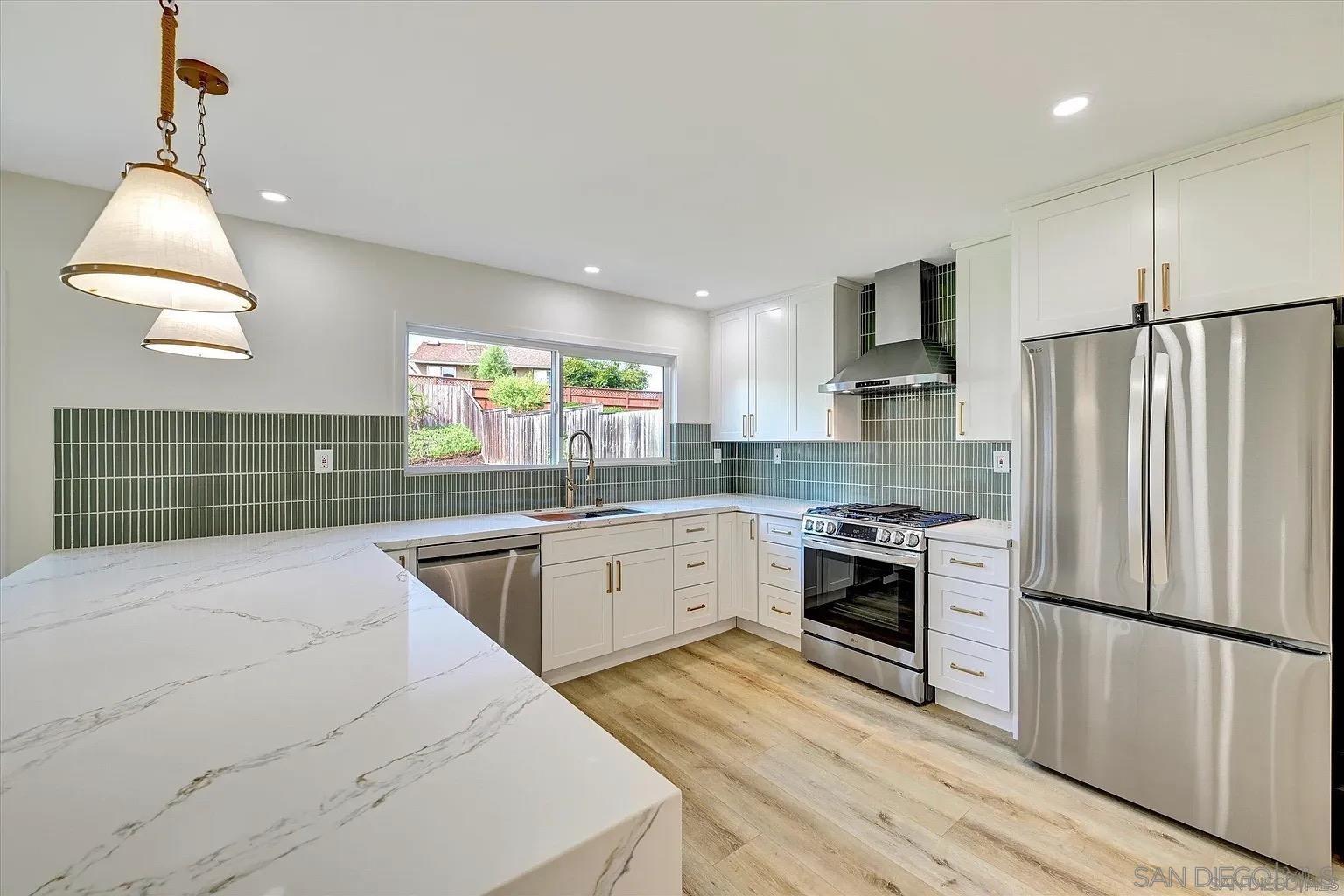 Detail Gallery Image 9 of 33 For 2802  Cowley Way, San Diego,  CA 92110 - 4 Beds | 3 Baths