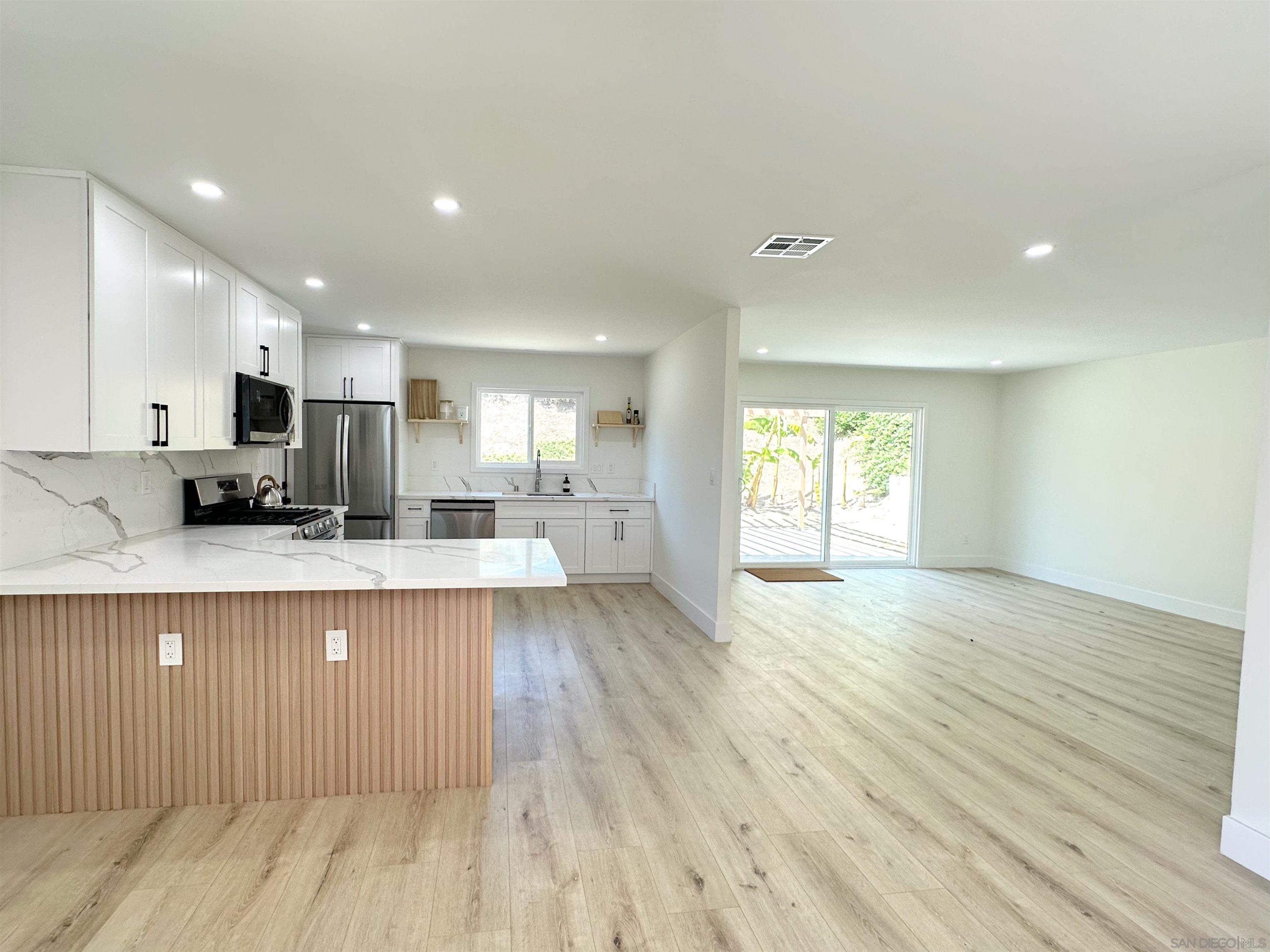 Detail Gallery Image 13 of 18 For 7462  Hanford Pl, San Diego,  CA 92111 - 4 Beds | 2 Baths