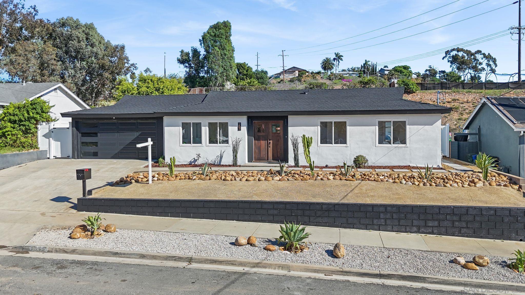 Detail Gallery Image 3 of 36 For 157  Thrasher Way, El Cajon,  CA 92020 - 4 Beds | 2 Baths