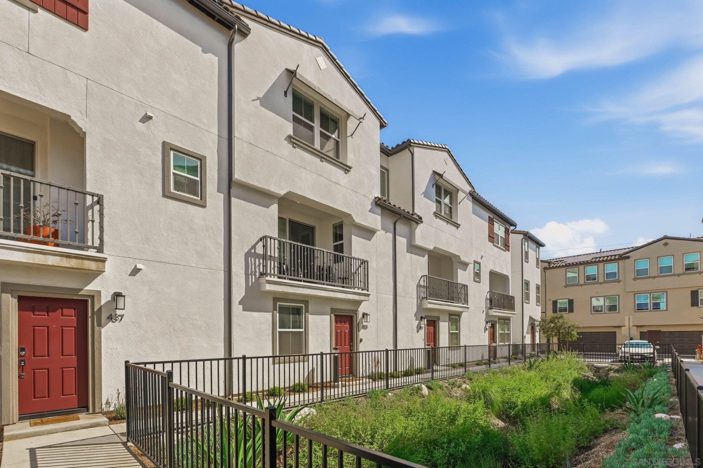 Detail Gallery Image 2 of 25 For 433  Jupiter Gln, Escondido,  CA 92025 - 4 Beds | 3/1 Baths