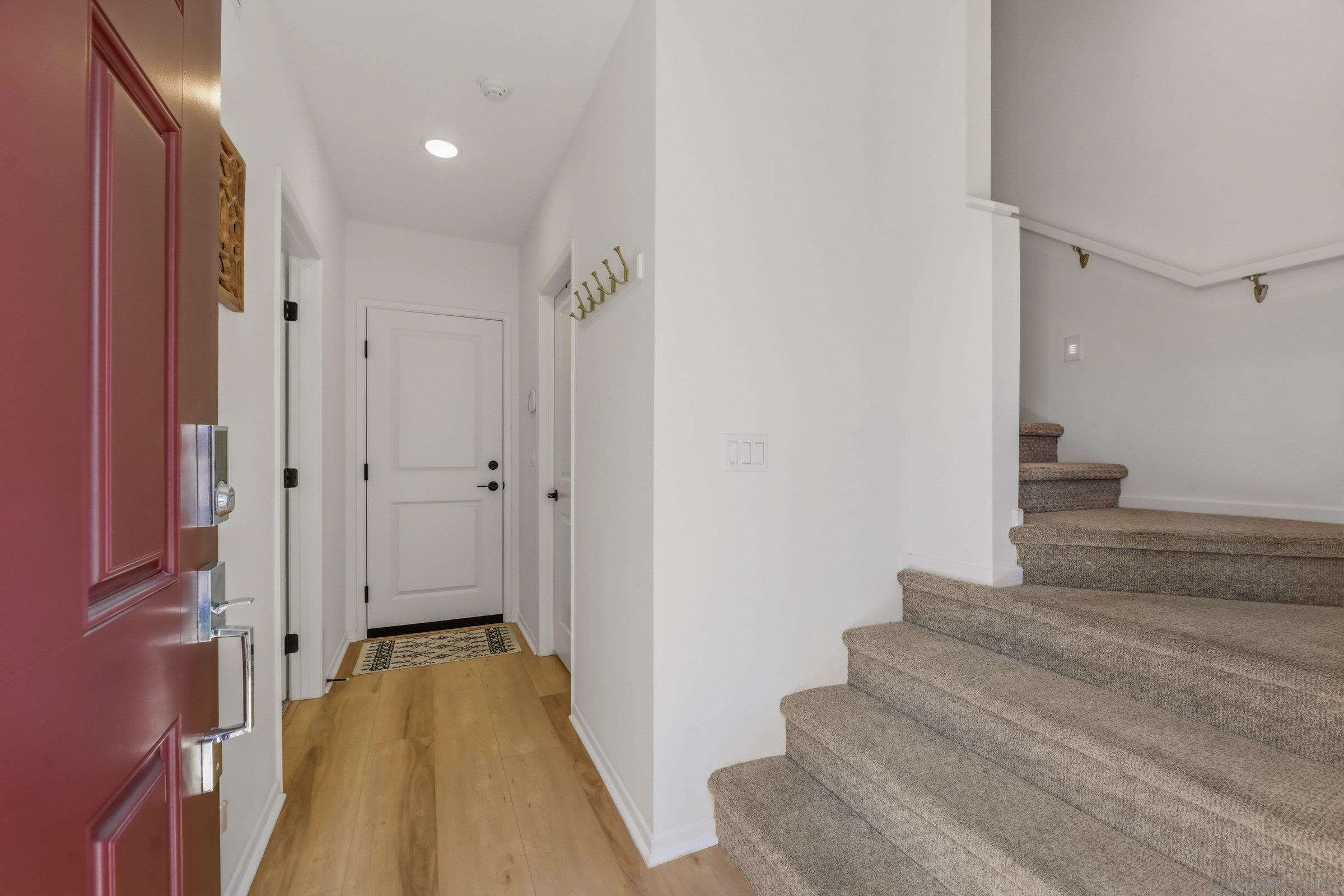 Detail Gallery Image 3 of 25 For 433  Jupiter Gln, Escondido,  CA 92025 - 4 Beds | 3/1 Baths