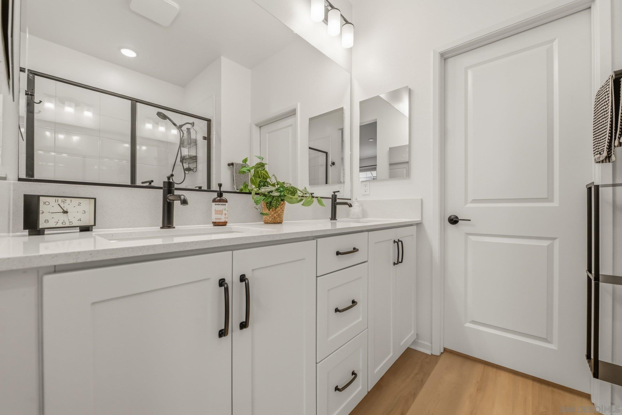 Detail Gallery Image 21 of 25 For 433  Jupiter Gln, Escondido,  CA 92025 - 4 Beds | 3/1 Baths