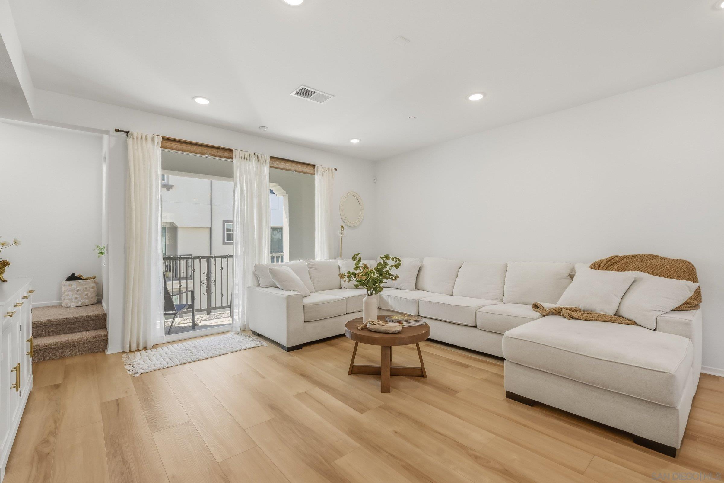 Detail Gallery Image 9 of 25 For 433  Jupiter Gln, Escondido,  CA 92025 - 4 Beds | 3/1 Baths