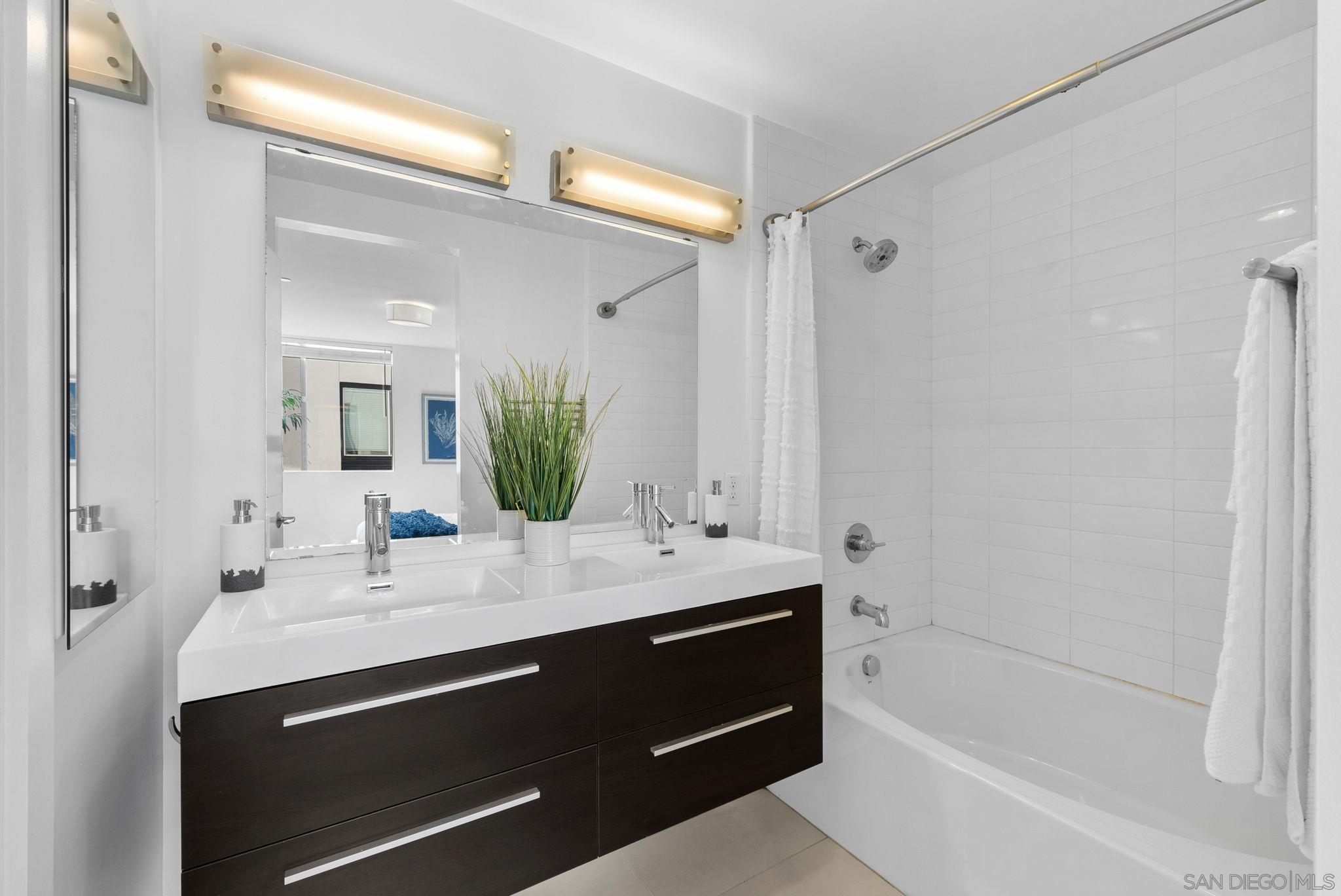 Detail Gallery Image 2 of 7 For 2189  Catalina Blvd, San Diego,  CA 92107 - 3 Beds | 3/1 Baths