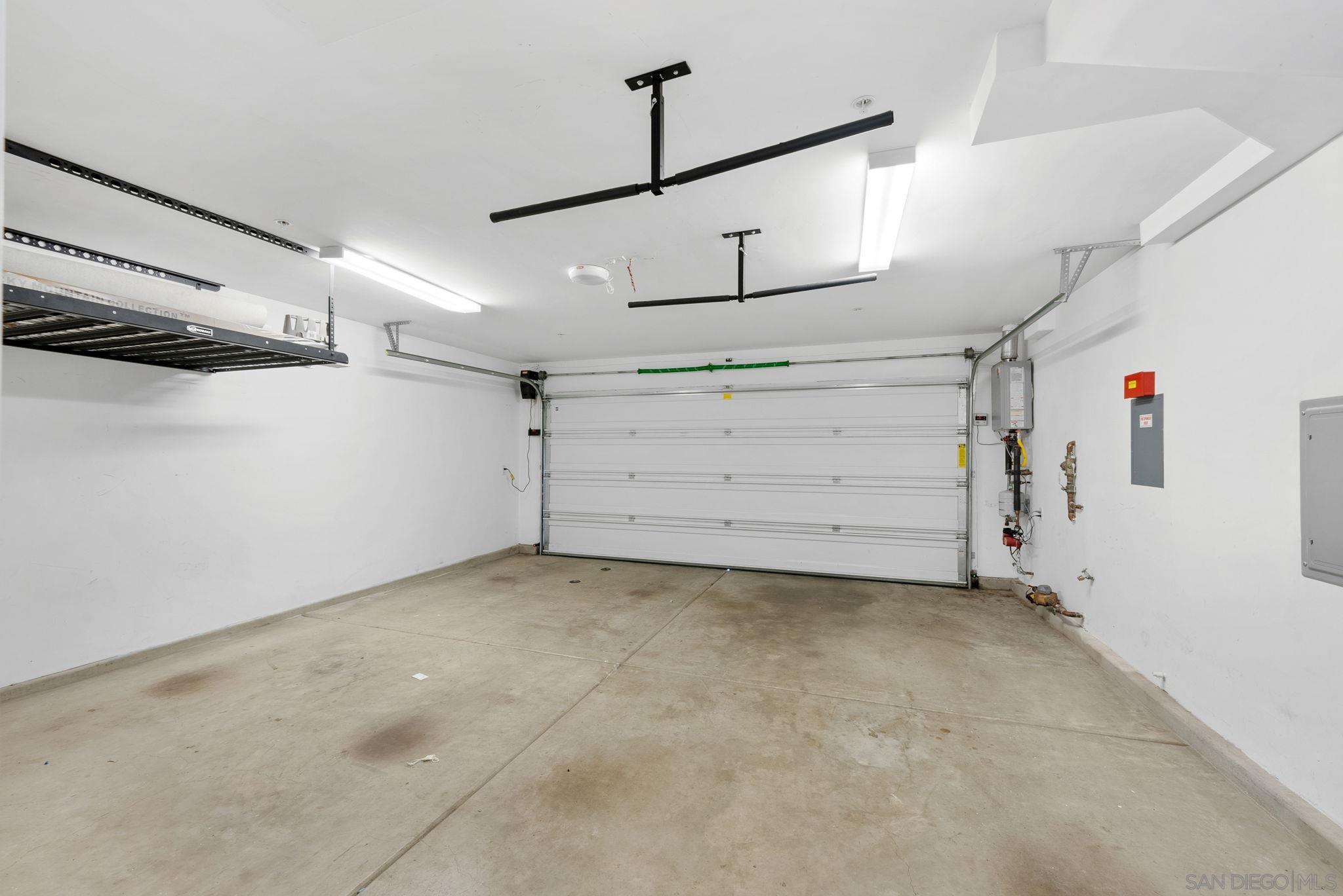 Detail Gallery Image 5 of 7 For 2189  Catalina Blvd, San Diego,  CA 92107 - 3 Beds | 3/1 Baths