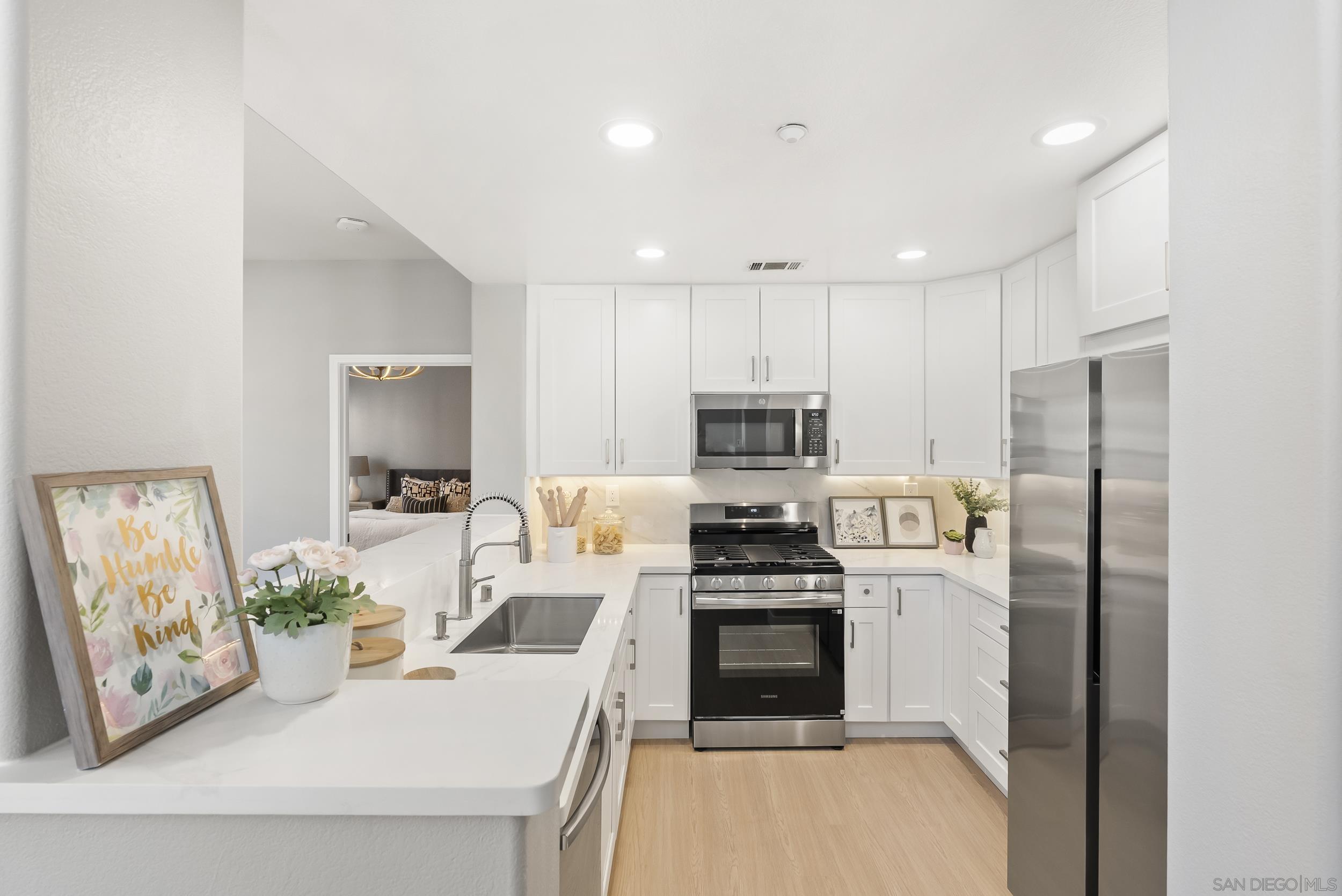 Detail Gallery Image 5 of 37 For 7875  via Montebello  #1,  San Diego,  CA 92129 - 2 Beds | 2 Baths