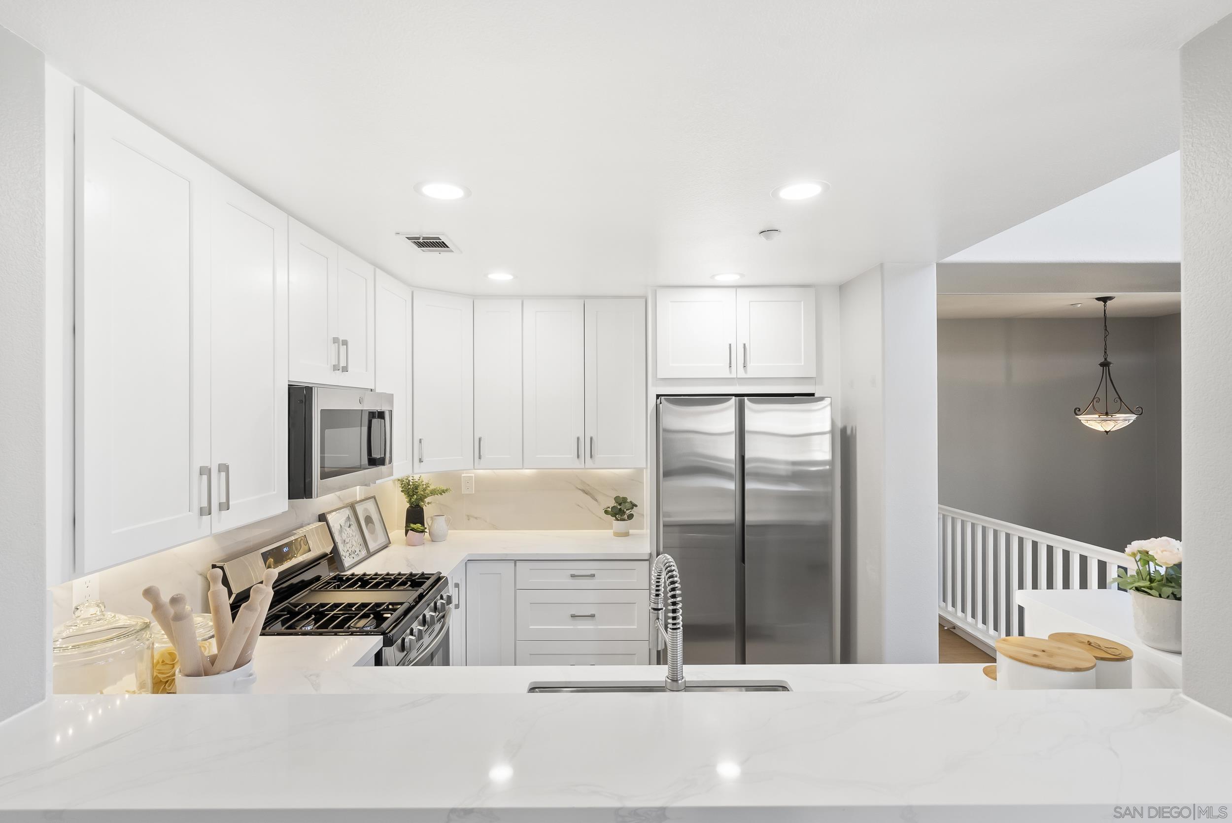 Detail Gallery Image 6 of 37 For 7875  via Montebello  #1,  San Diego,  CA 92129 - 2 Beds | 2 Baths