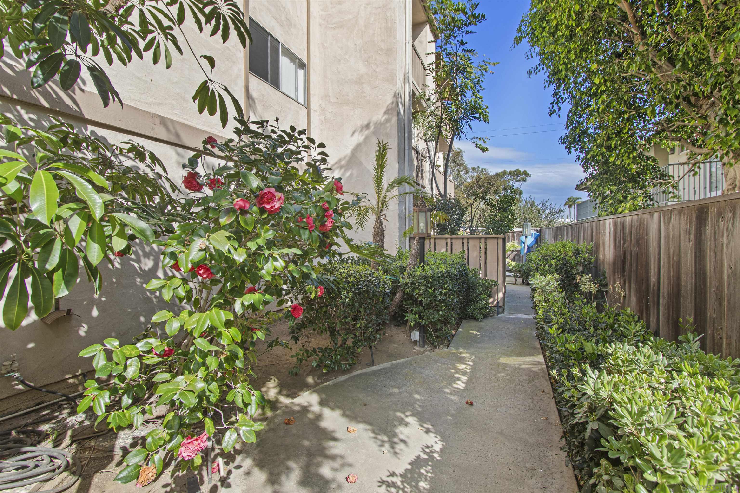 Detail Gallery Image 13 of 36 For 4069-4077  Goldfinch, San Diego,  CA 92103 - – Beds | – Baths