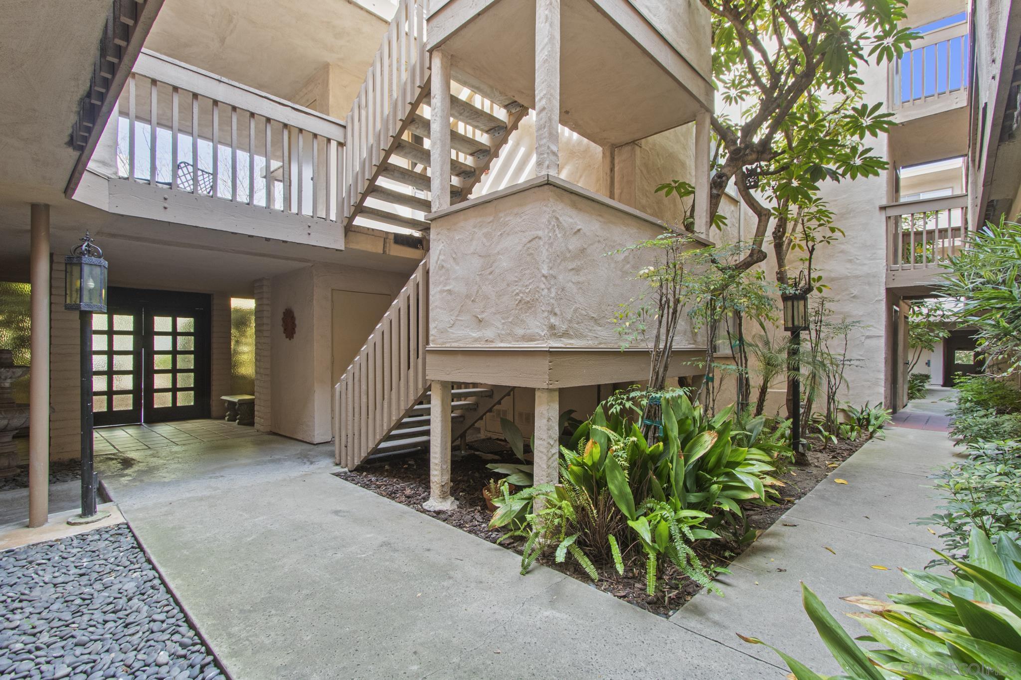 Detail Gallery Image 20 of 36 For 4069-4077  Goldfinch, San Diego,  CA 92103 - – Beds | – Baths