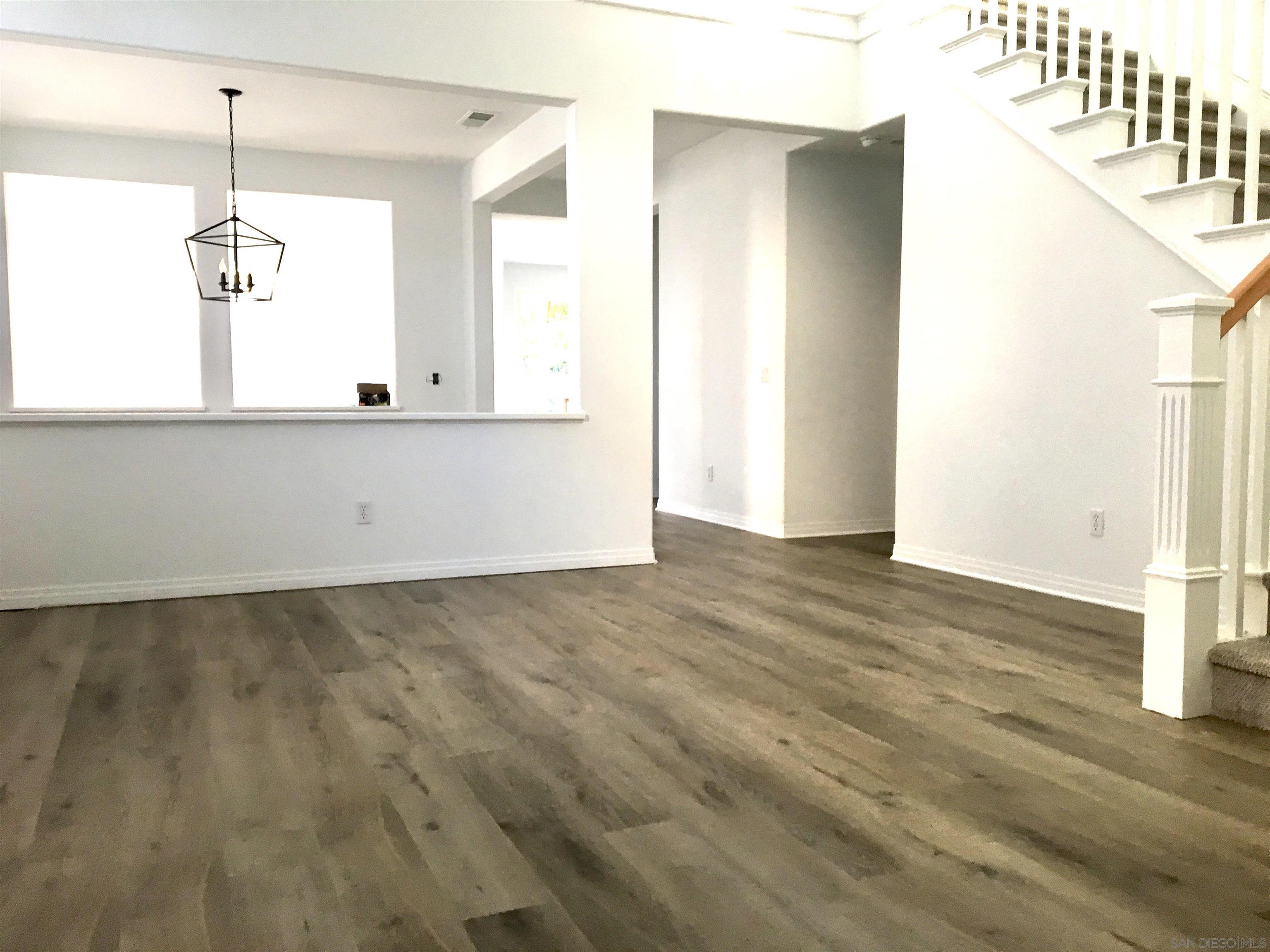 Detail Gallery Image 3 of 21 For 5563  Gamay Way, San Diego,  CA 92130 - 5 Beds | 3 Baths