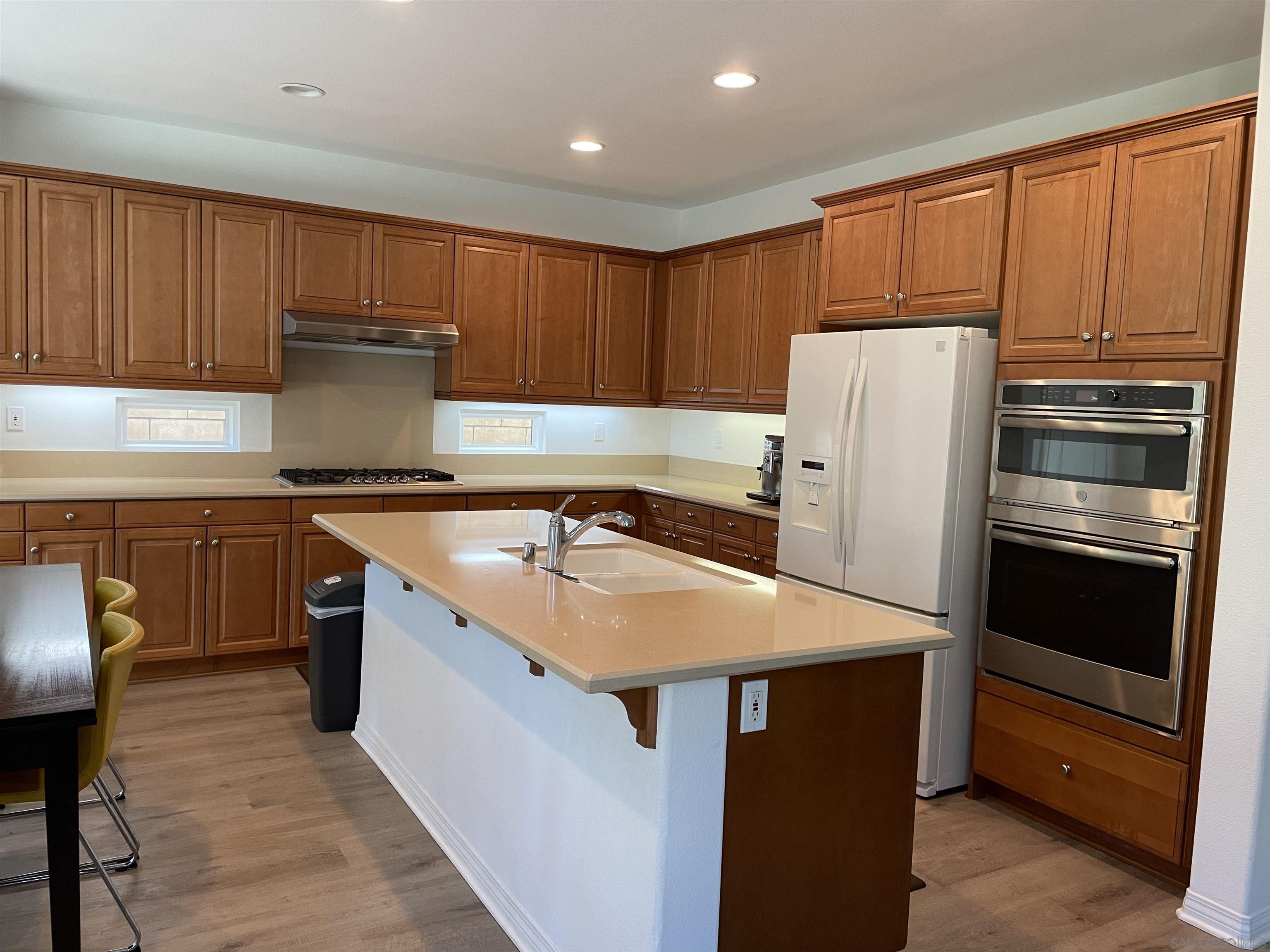 Detail Gallery Image 4 of 21 For 5563  Gamay Way, San Diego,  CA 92130 - 5 Beds | 3 Baths