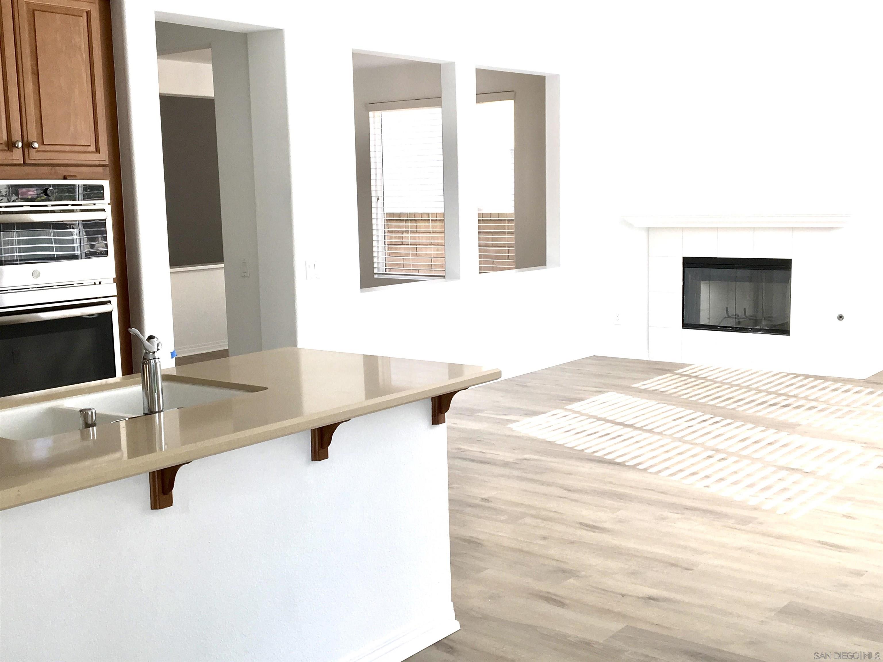 Detail Gallery Image 7 of 21 For 5563  Gamay Way, San Diego,  CA 92130 - 5 Beds | 3 Baths