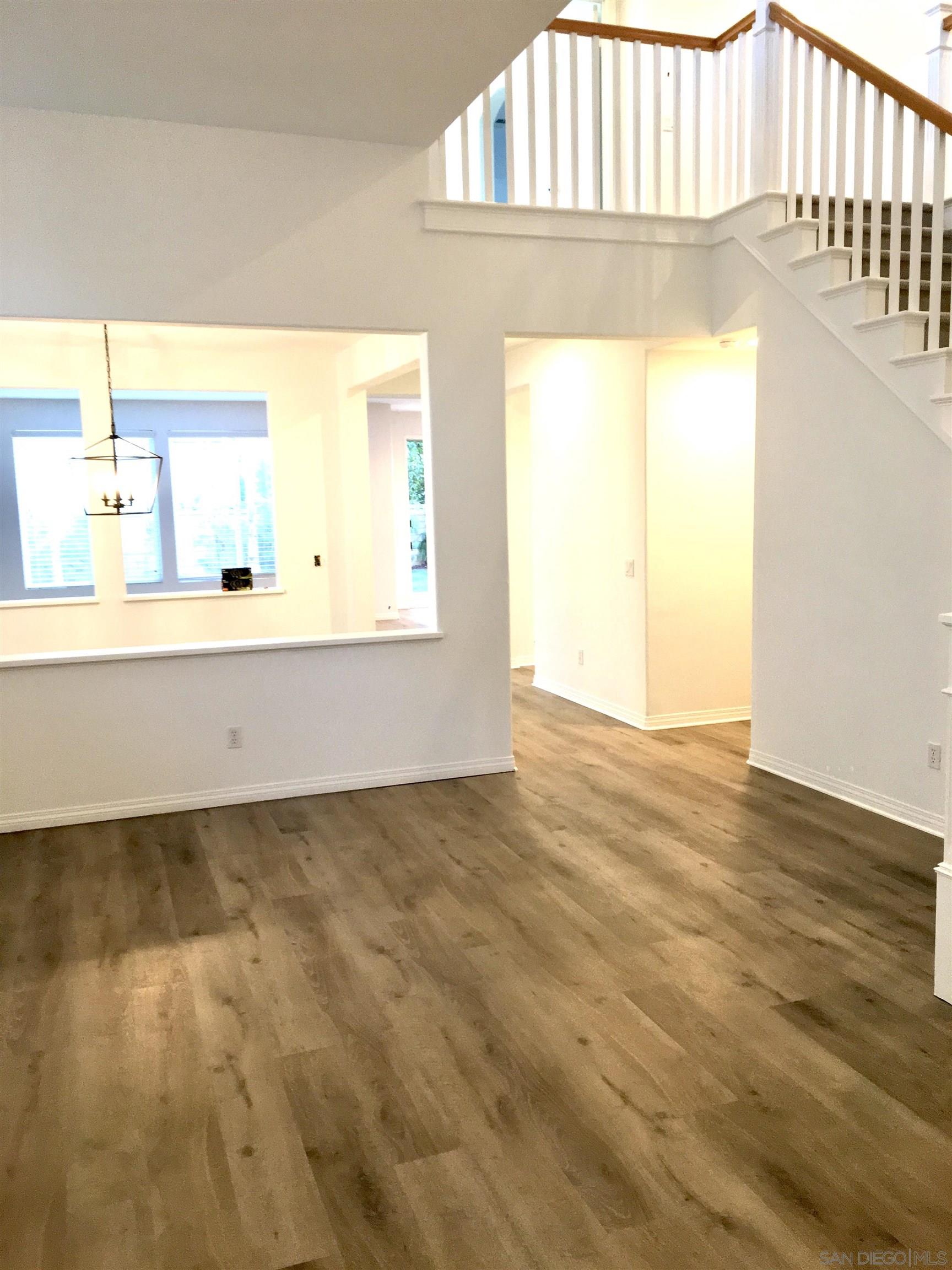 Detail Gallery Image 10 of 21 For 5563  Gamay Way, San Diego,  CA 92130 - 5 Beds | 3 Baths