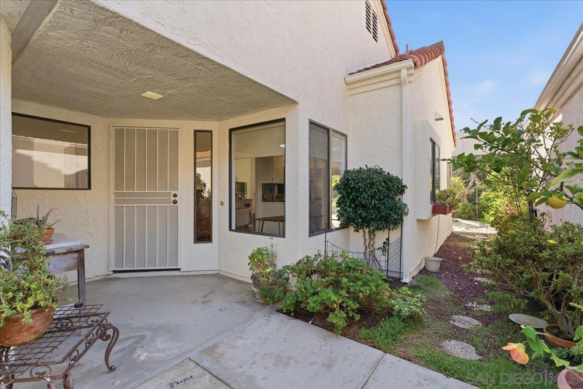 Detail Gallery Image 3 of 32 For 12141  Iron View Row, San Diego,  CA 92128 - 2 Beds | 2 Baths