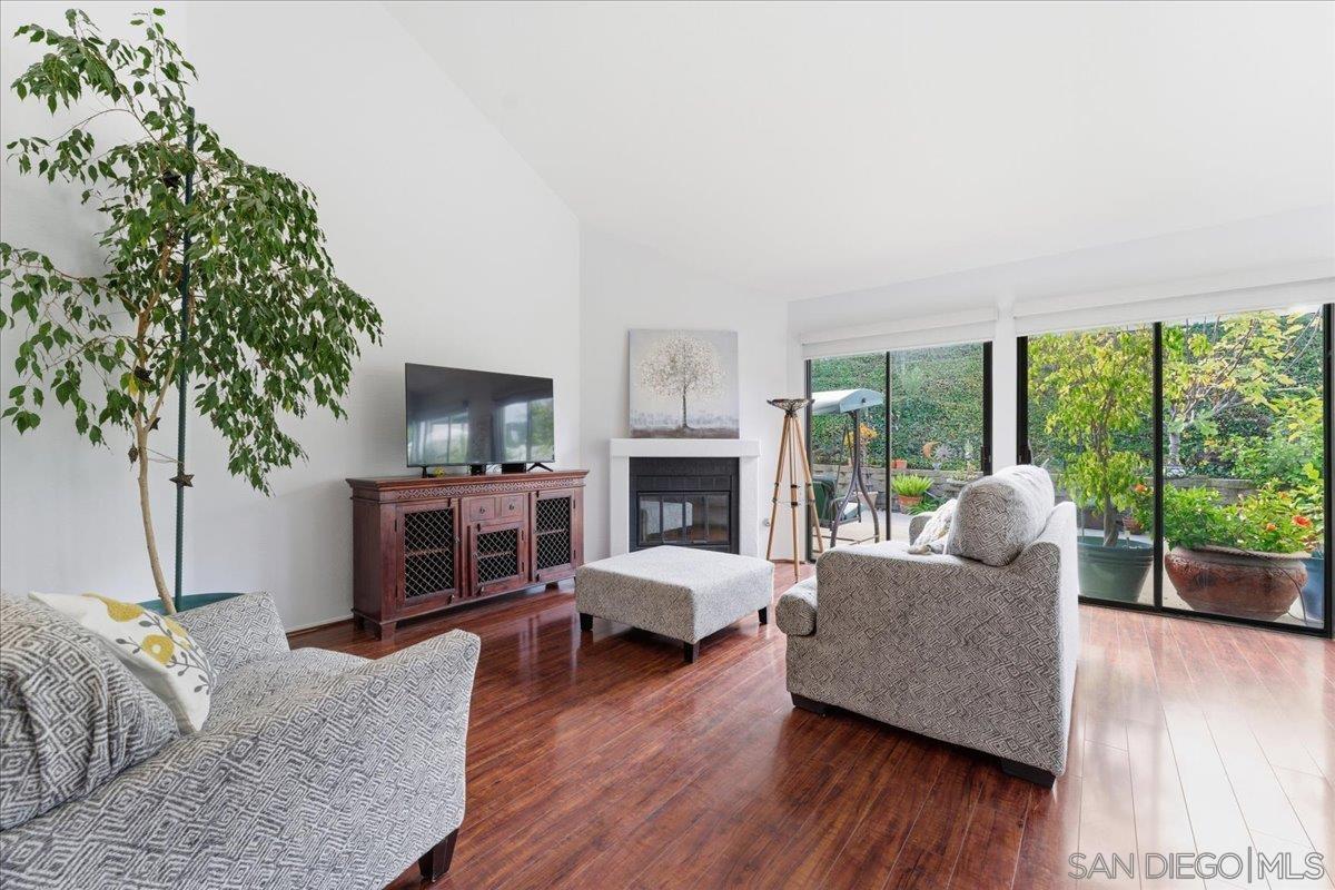 Detail Gallery Image 5 of 32 For 12141  Iron View Row, San Diego,  CA 92128 - 2 Beds | 2 Baths