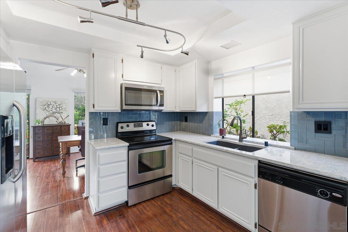 Detail Gallery Image 9 of 32 For 12141  Iron View Row, San Diego,  CA 92128 - 2 Beds | 2 Baths