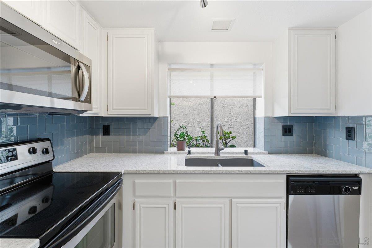 Detail Gallery Image 10 of 32 For 12141  Iron View Row, San Diego,  CA 92128 - 2 Beds | 2 Baths