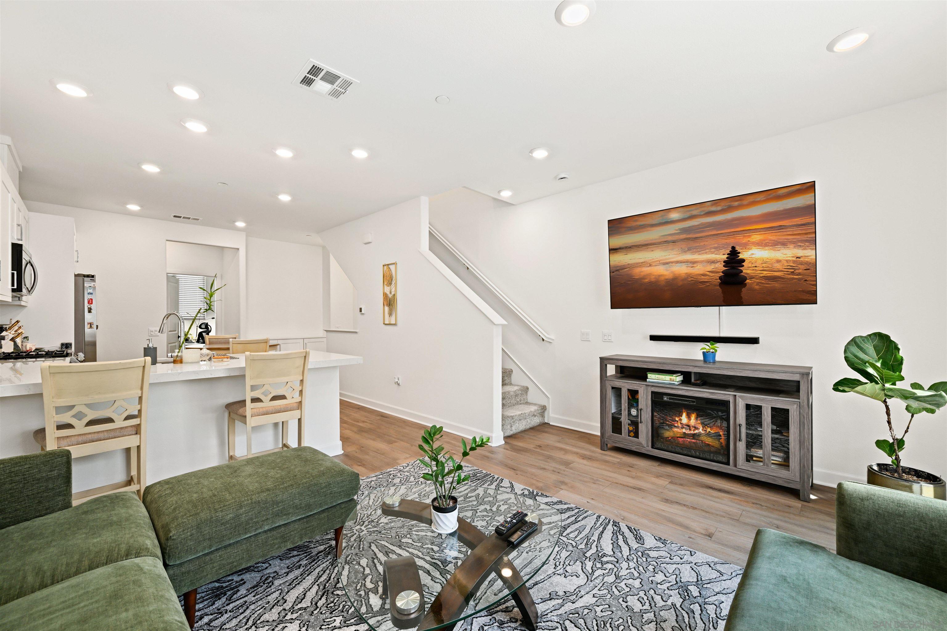 Detail Gallery Image 2 of 24 For 2066  Vela Ln, San Diego,  CA 92154 - 3 Beds | 3 Baths