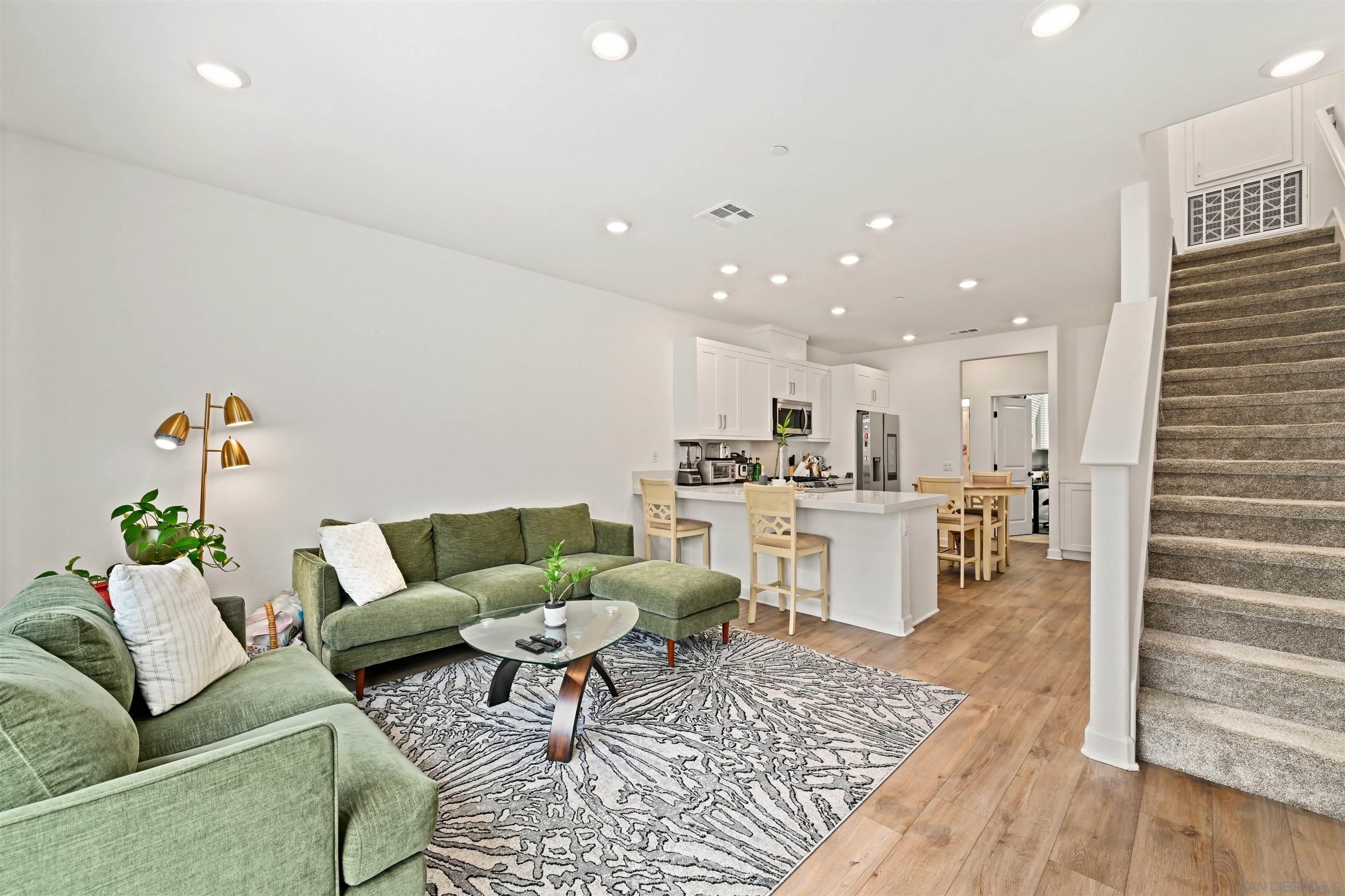 Detail Gallery Image 4 of 24 For 2066  Vela Ln, San Diego,  CA 92154 - 3 Beds | 3 Baths