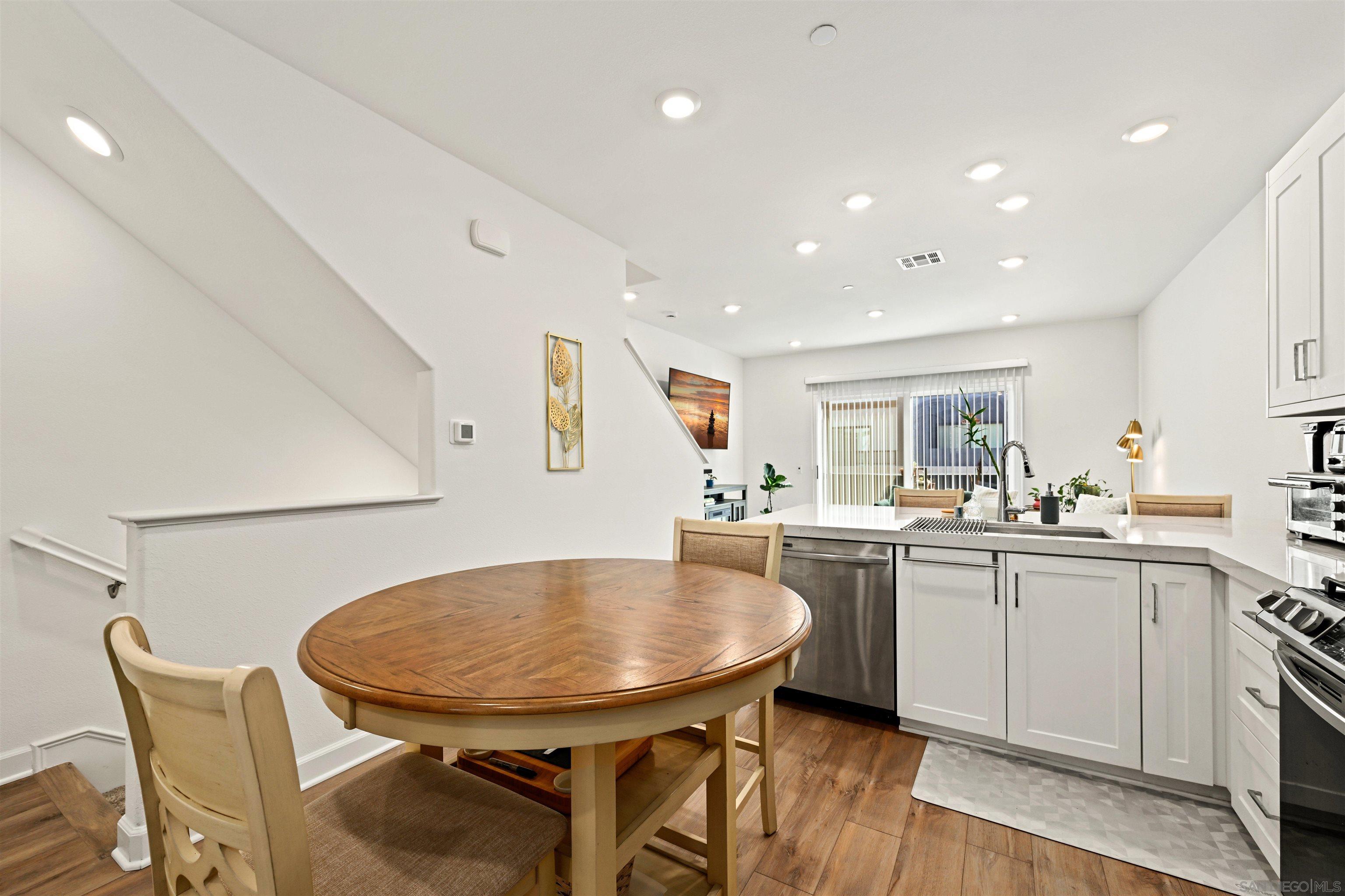 Detail Gallery Image 7 of 24 For 2066  Vela Ln, San Diego,  CA 92154 - 3 Beds | 3 Baths