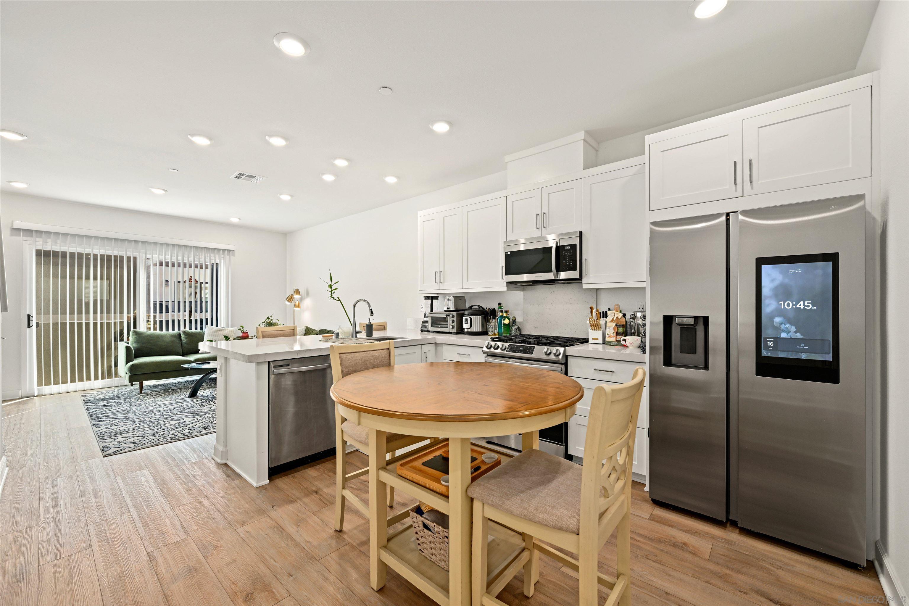 Detail Gallery Image 8 of 24 For 2066  Vela Ln, San Diego,  CA 92154 - 3 Beds | 3 Baths