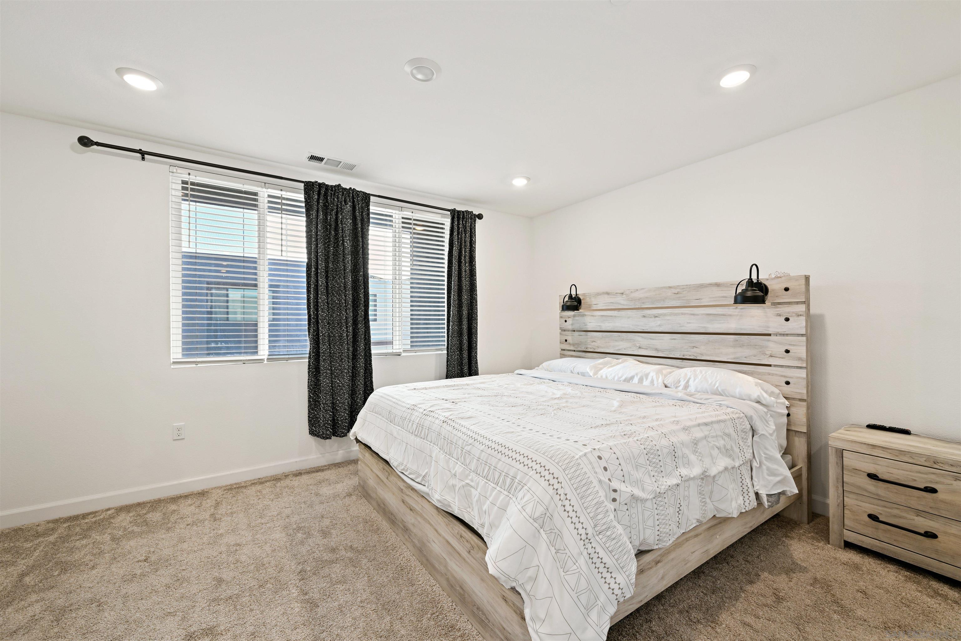 Detail Gallery Image 9 of 24 For 2066  Vela Ln, San Diego,  CA 92154 - 3 Beds | 3 Baths