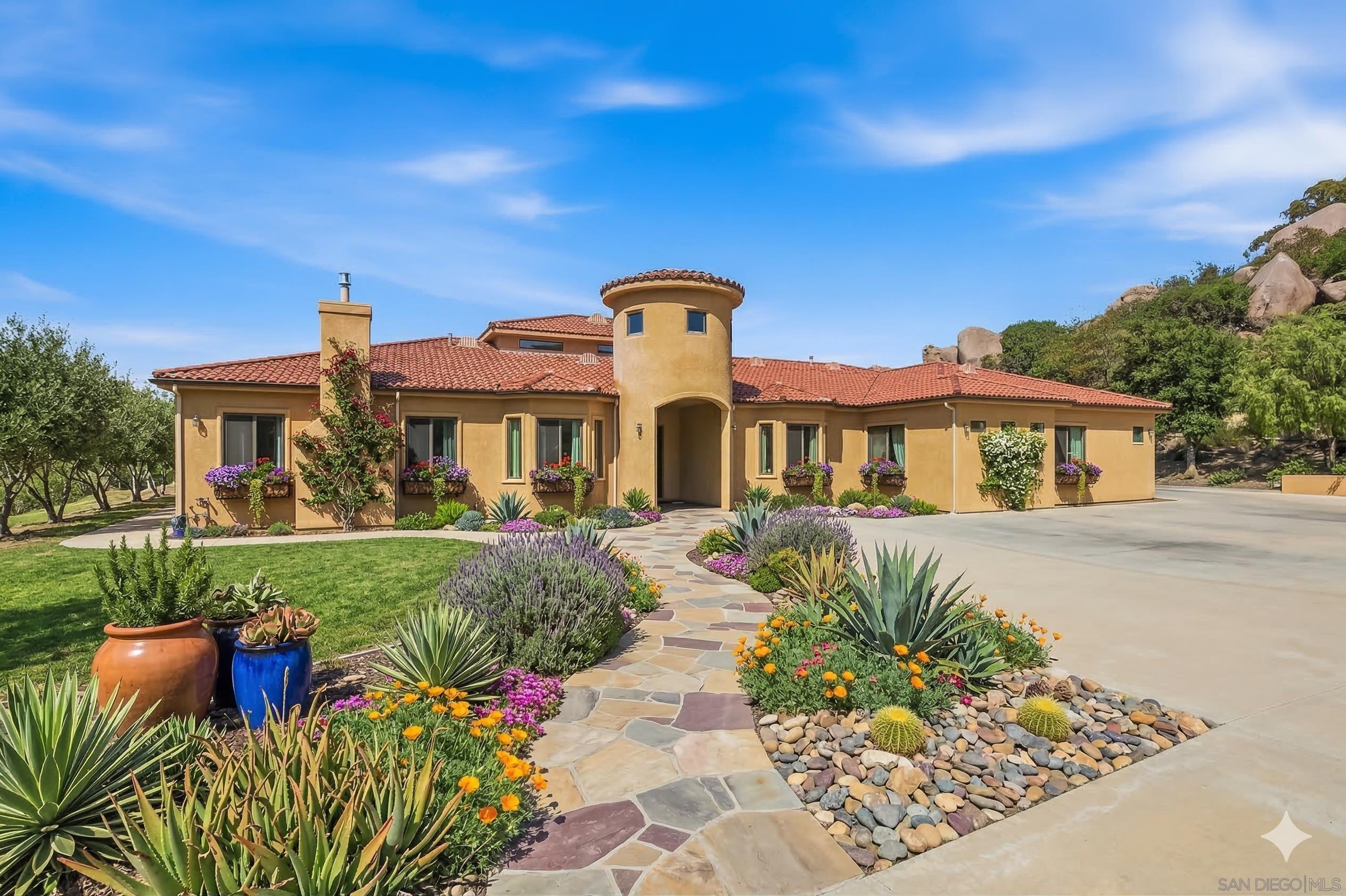 Detail Gallery Image 2 of 48 For 2043  Camino De Reimitz, Alpine,  CA 91901 - 6 Beds | 5/1 Baths